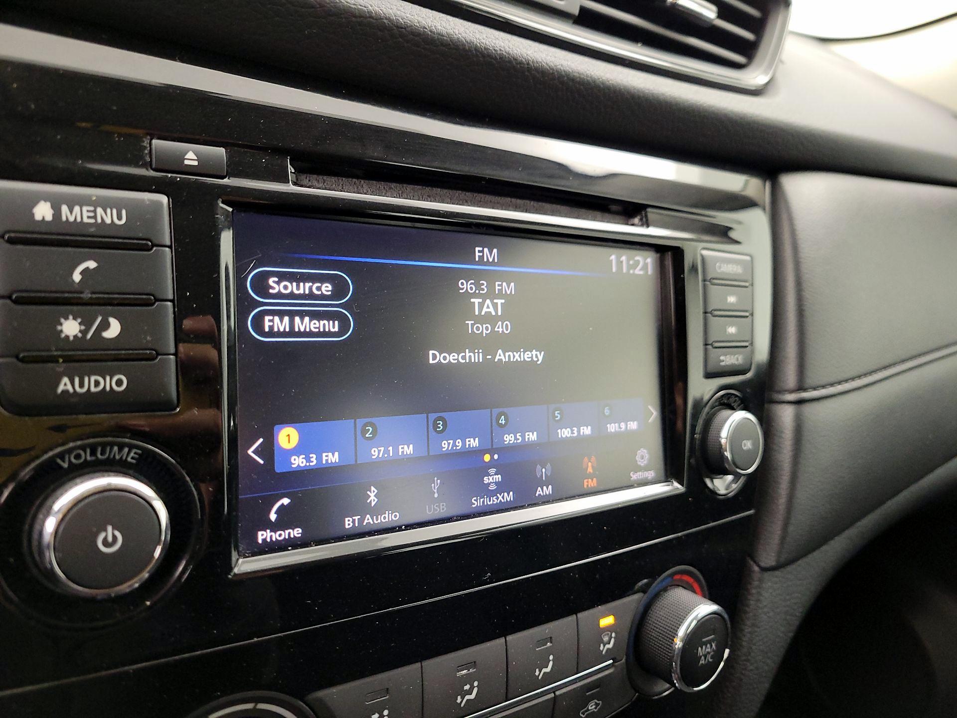 Thumbnail: 2018 Nissan Rogue - 15