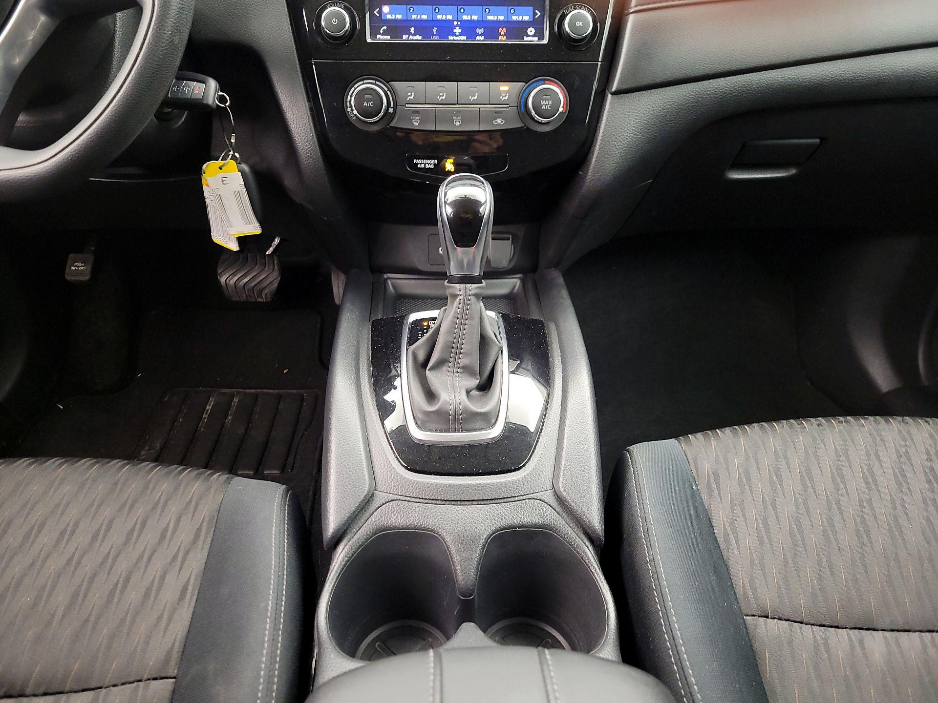 Thumbnail: 2018 Nissan Rogue - 17