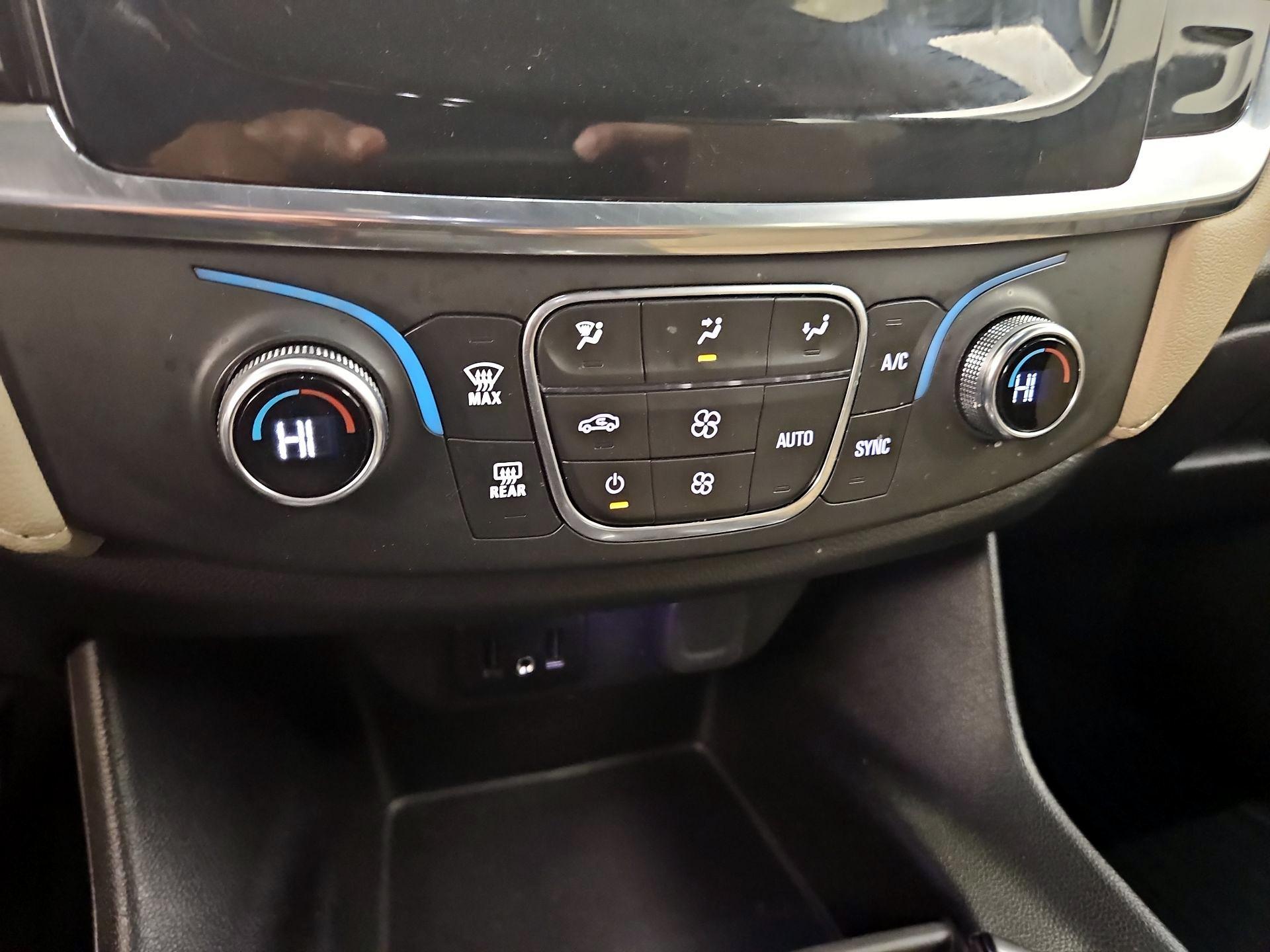 Thumbnail: 2023 Chevrolet Traverse - 16