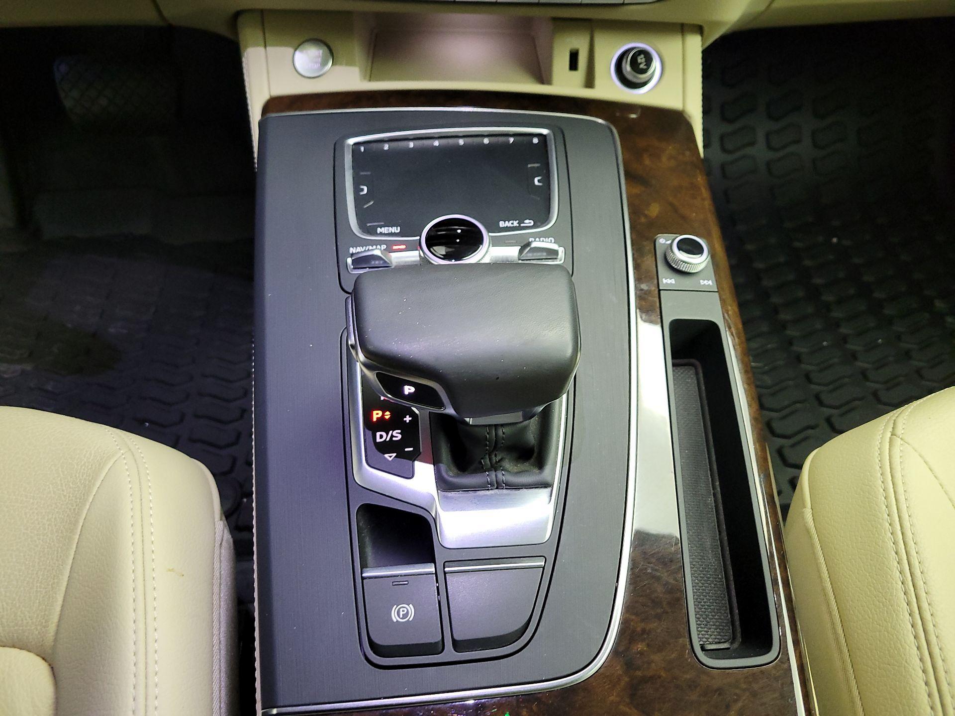 Thumbnail: 2019 Audi Q5 - 16