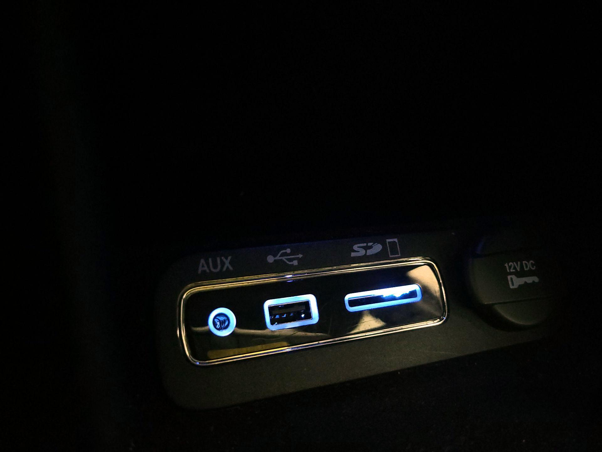 Thumbnail: 2015 Jeep Grand Cherokee - 17