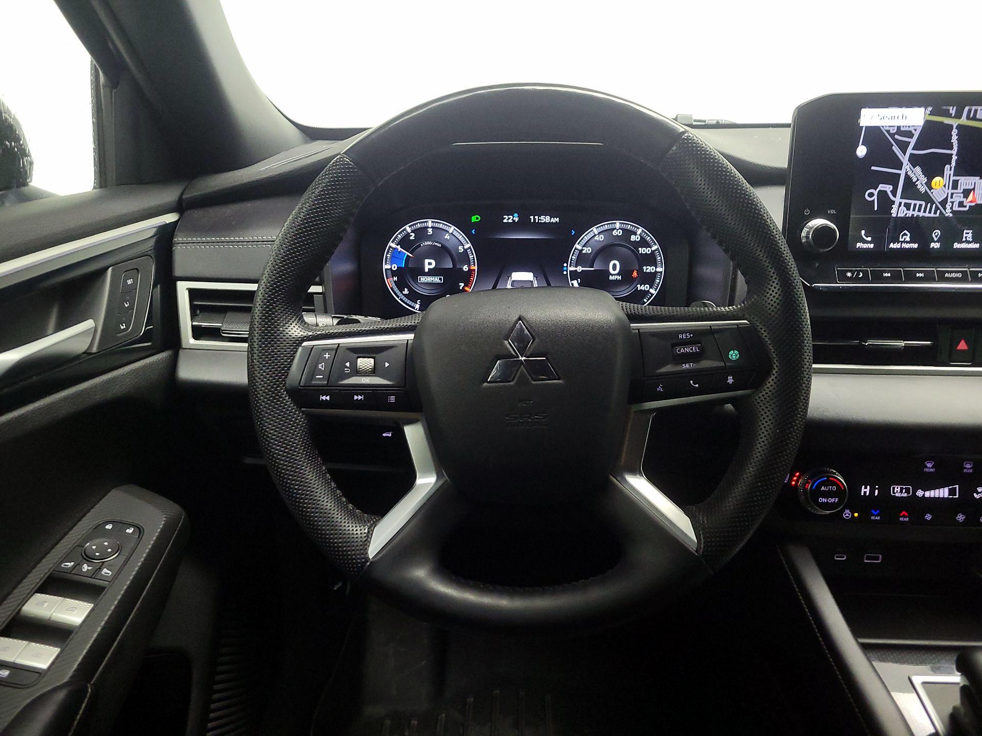 Thumbnail: 2023 Mitsubishi Outlander - 10