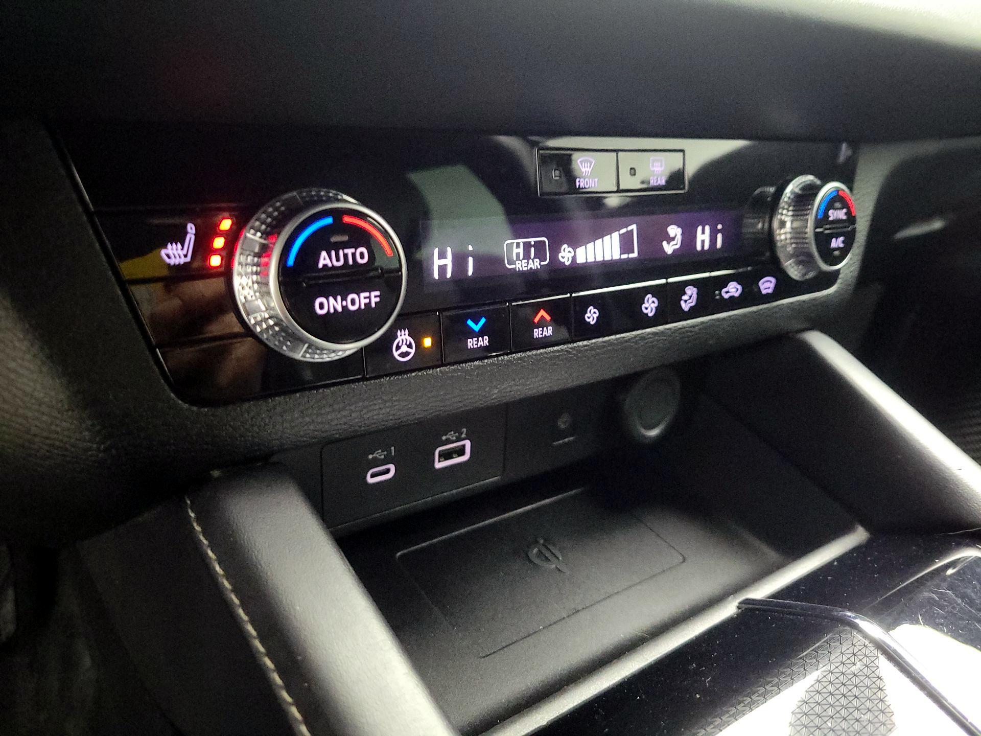 Thumbnail: 2023 Mitsubishi Outlander - 16