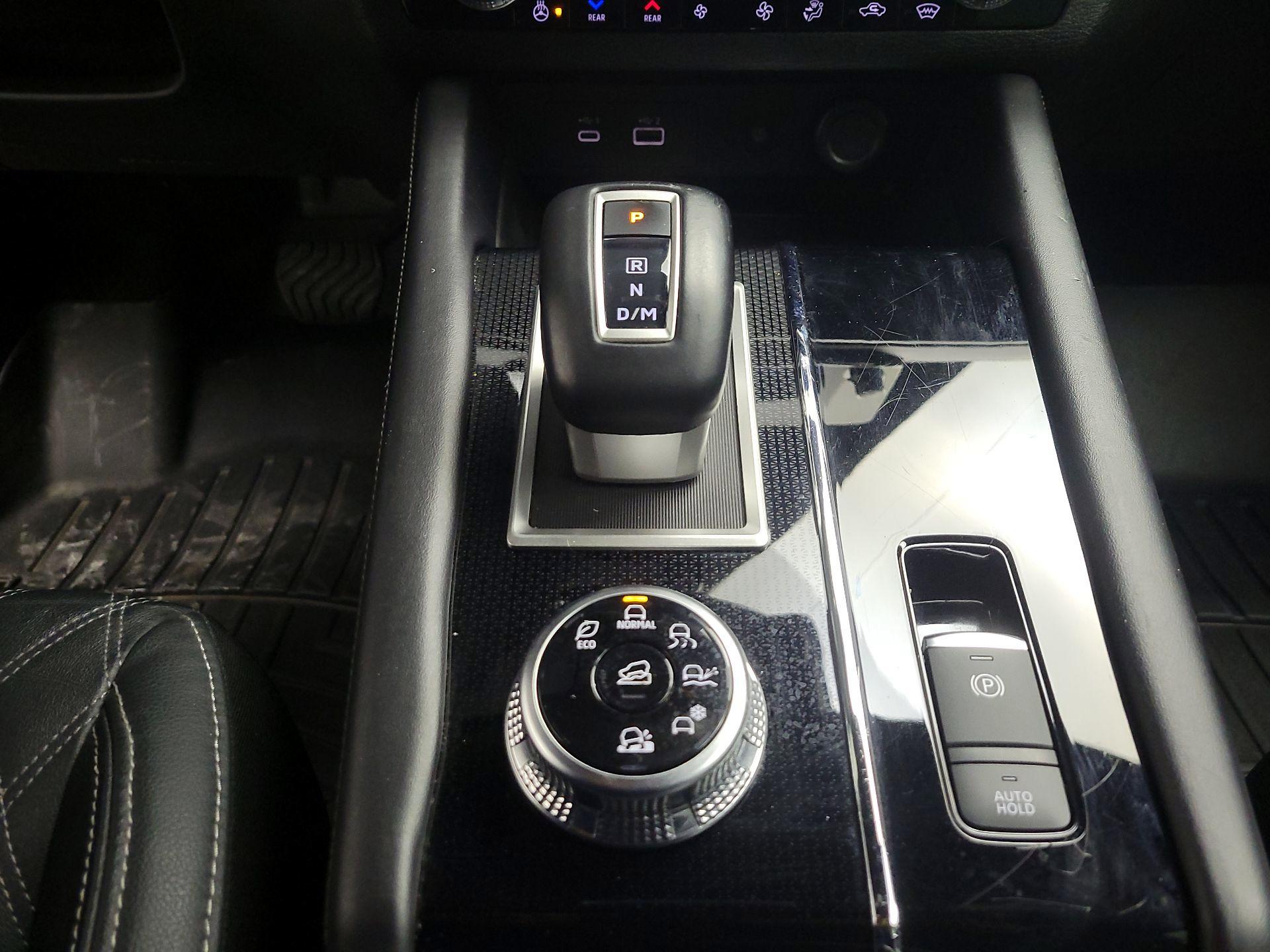 Thumbnail: 2023 Mitsubishi Outlander - 17