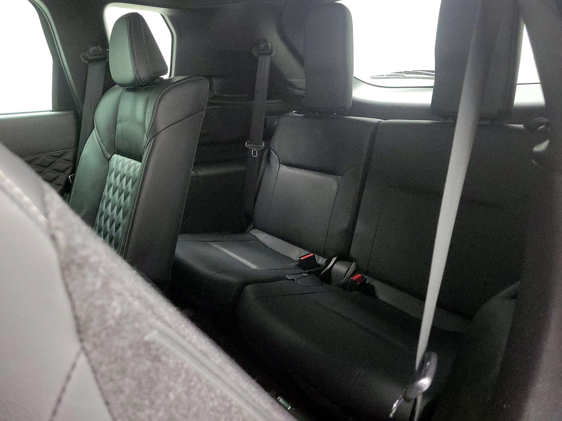 Thumbnail: 2023 Mitsubishi Outlander - 19