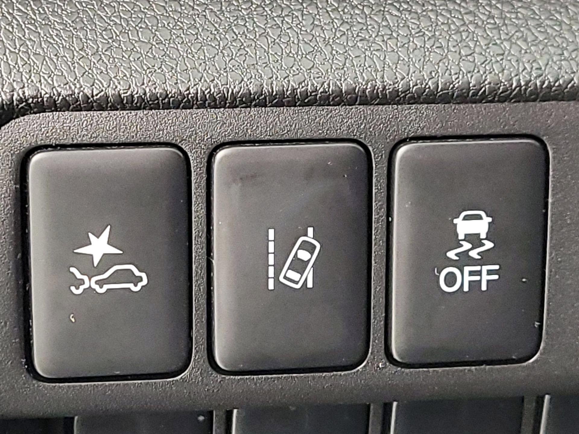 Thumbnail: 2022 Mitsubishi Eclipse Cross - 13