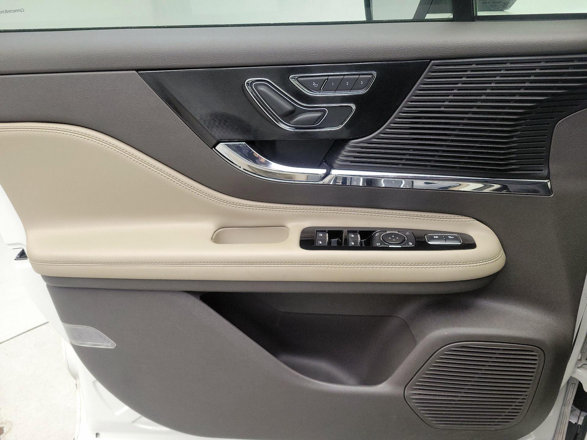 Thumbnail: 2022 Lincoln Corsair - 12