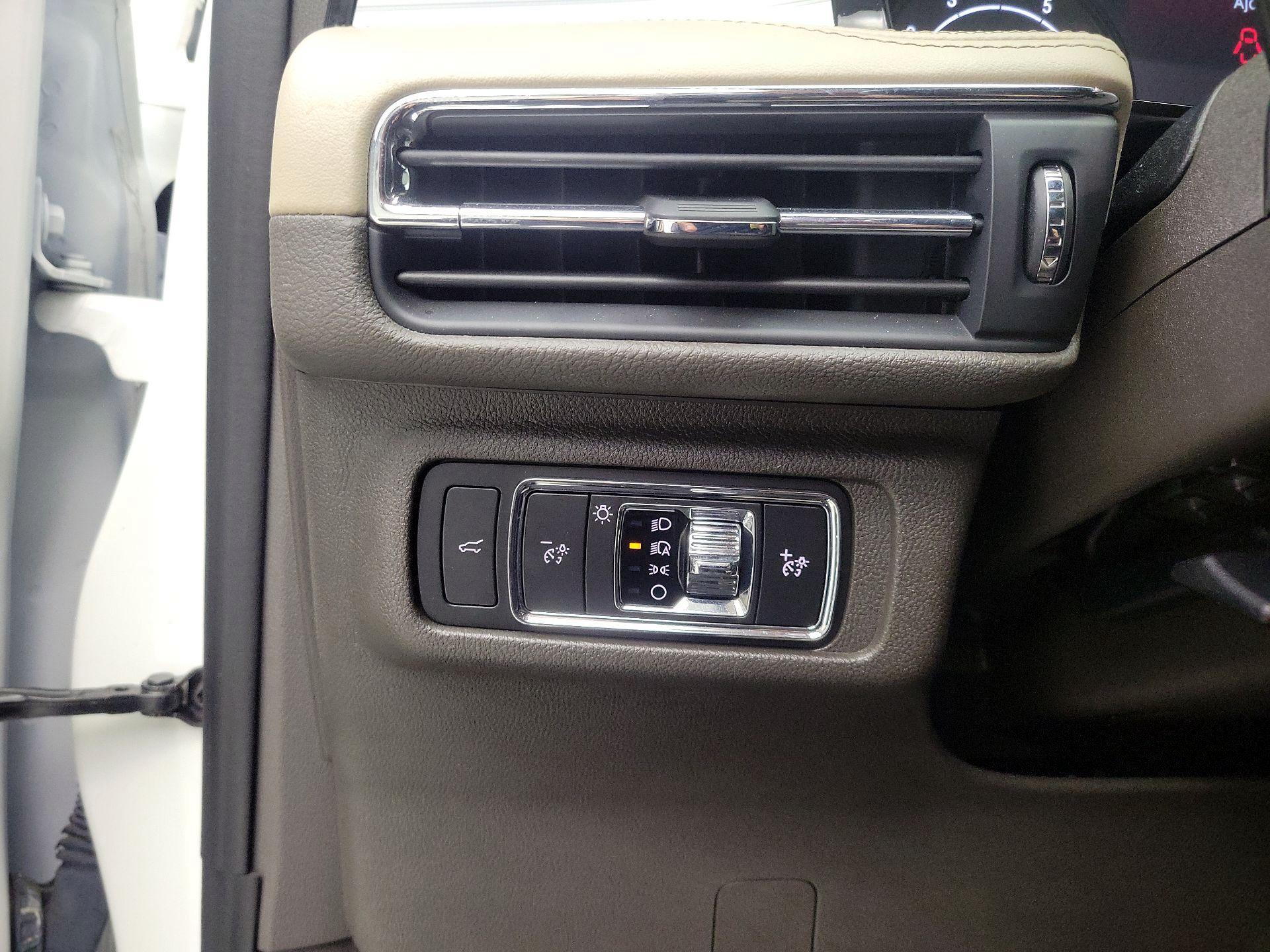 Thumbnail: 2022 Lincoln Corsair - 13