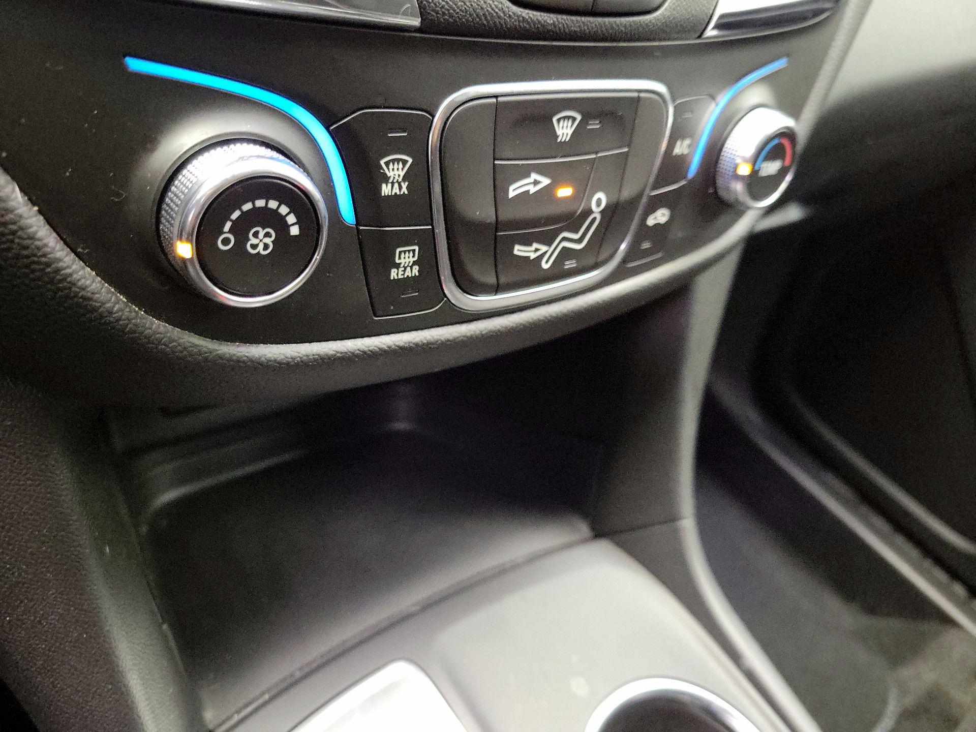 Thumbnail: 2022 Chevrolet Equinox - 16