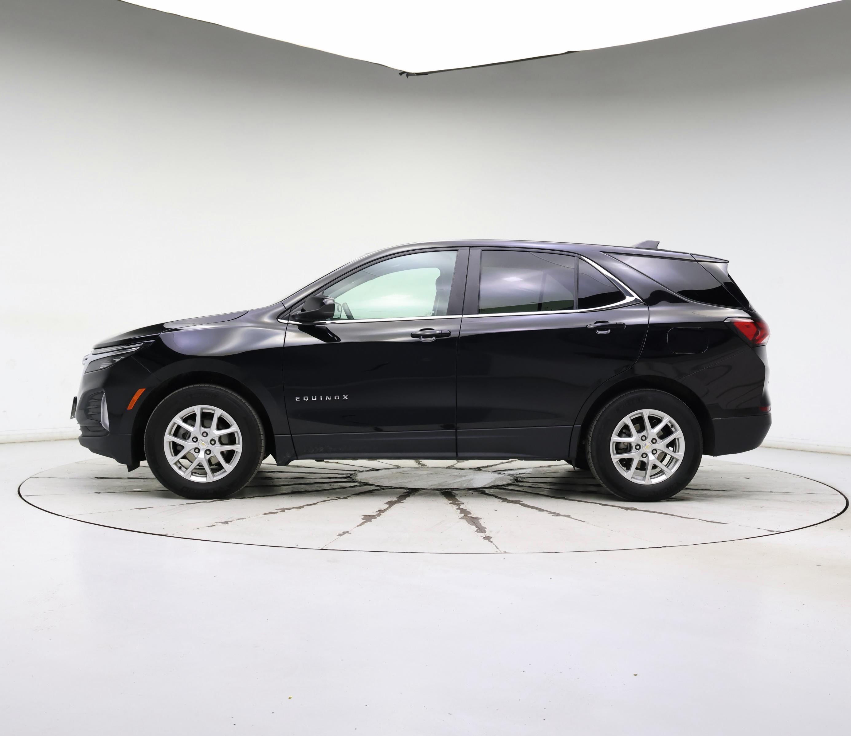 Thumbnail: 2022 Chevrolet Equinox - 3