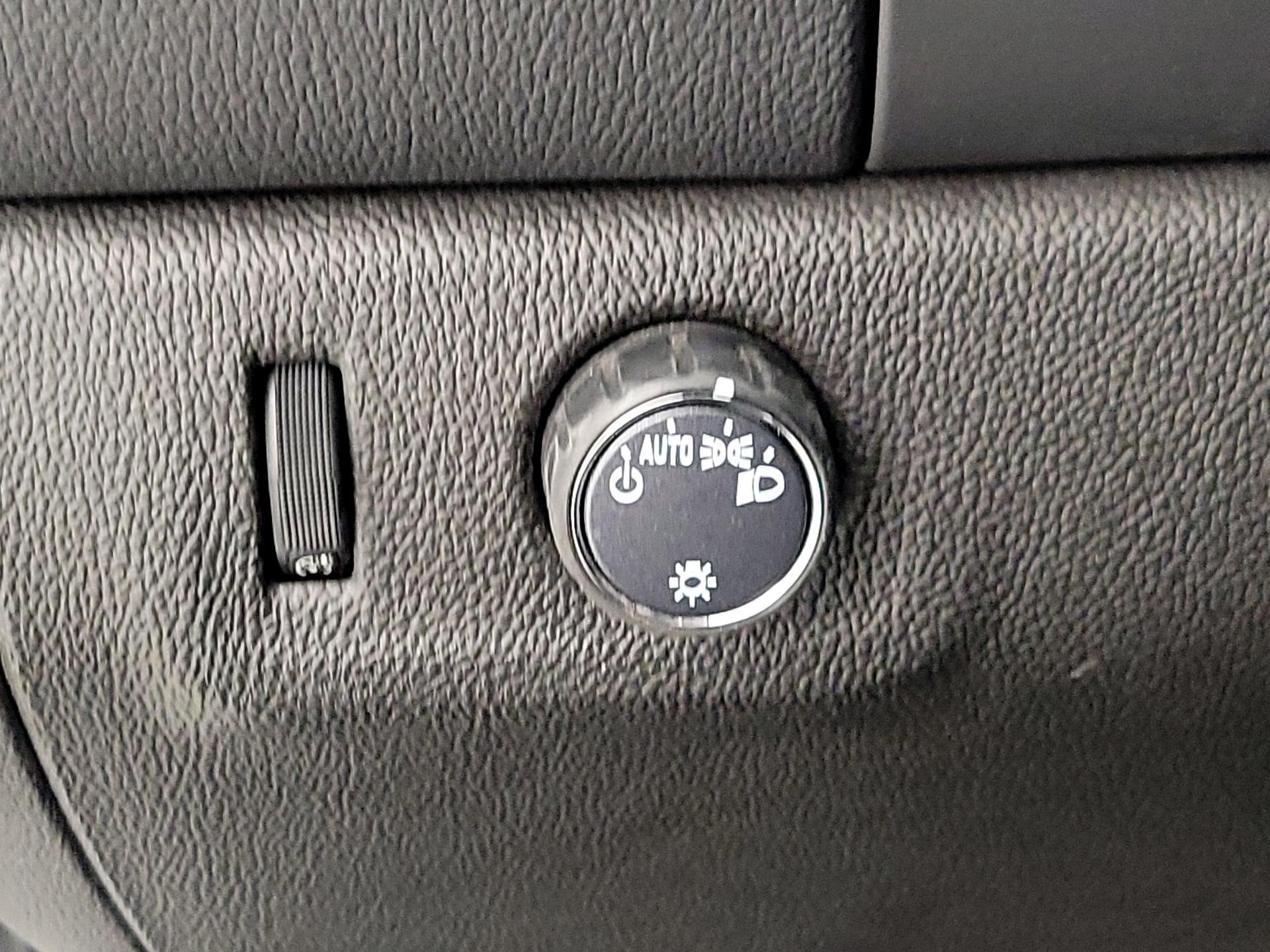 Thumbnail: 2022 Chevrolet Colorado - 13