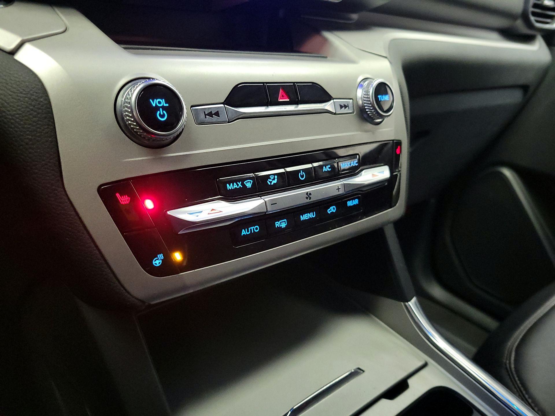 Thumbnail: 2022 Ford Explorer - 16