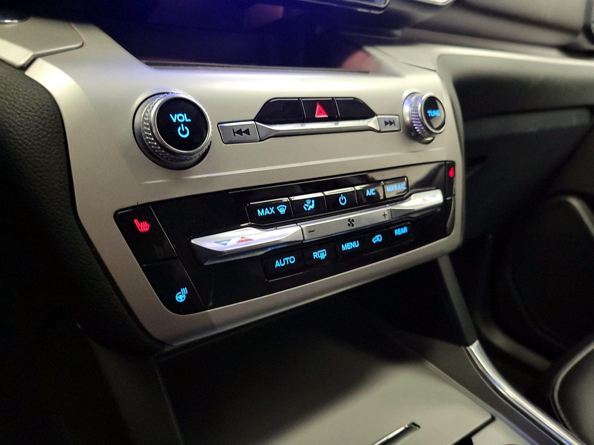 Thumbnail: 2022 Ford Explorer - 16