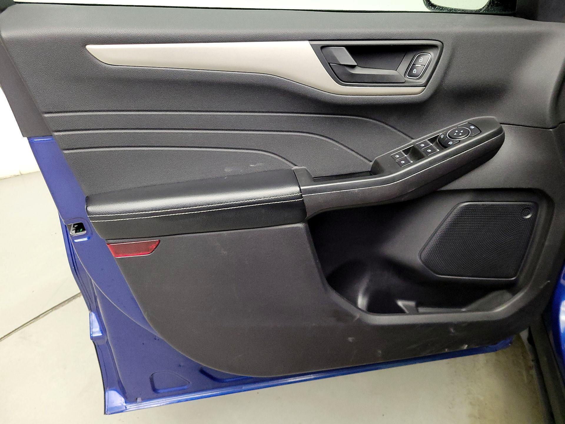 Thumbnail: 2022 Ford Escape - 12