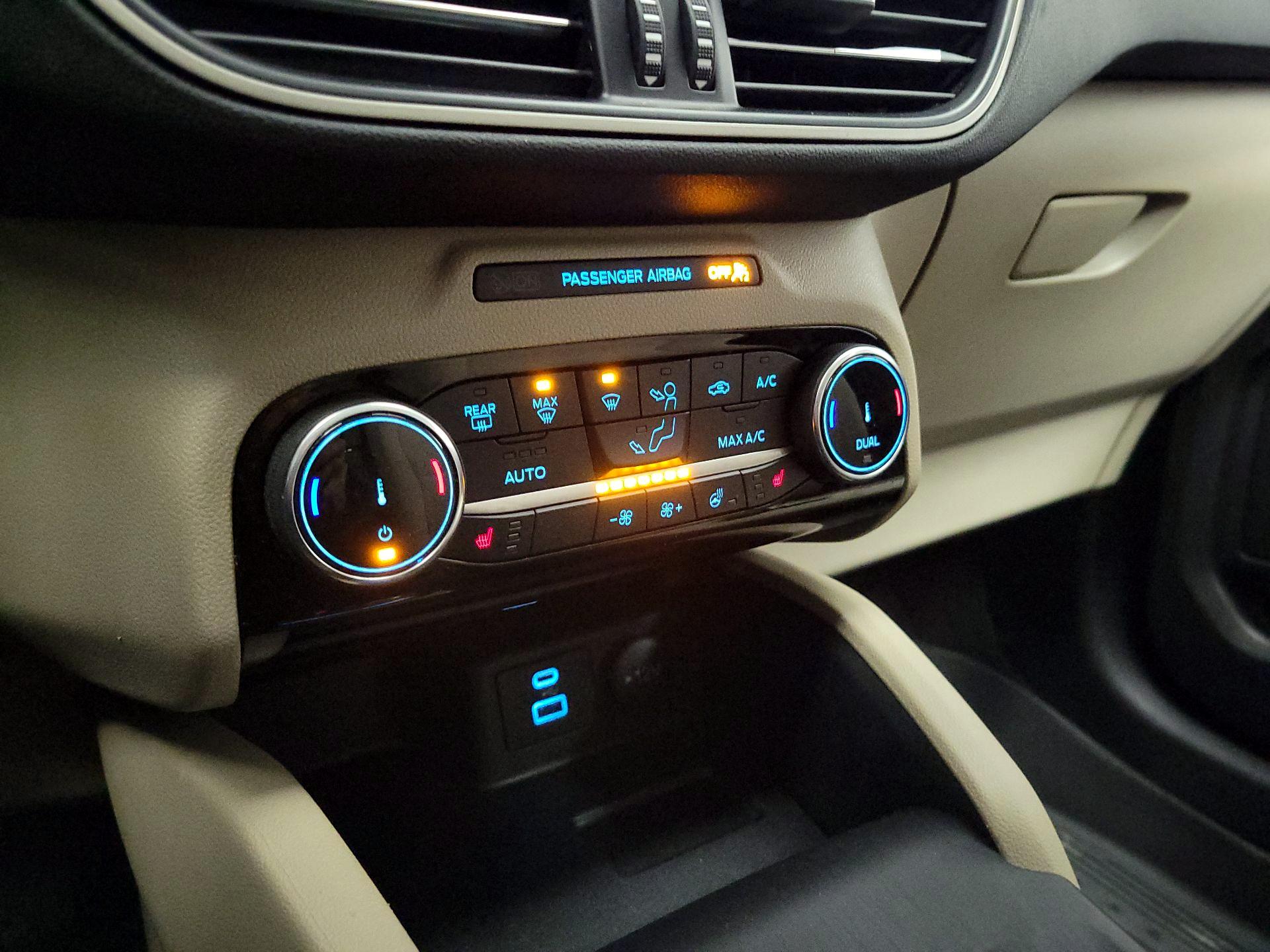 Thumbnail: 2022 Ford Escape - 16