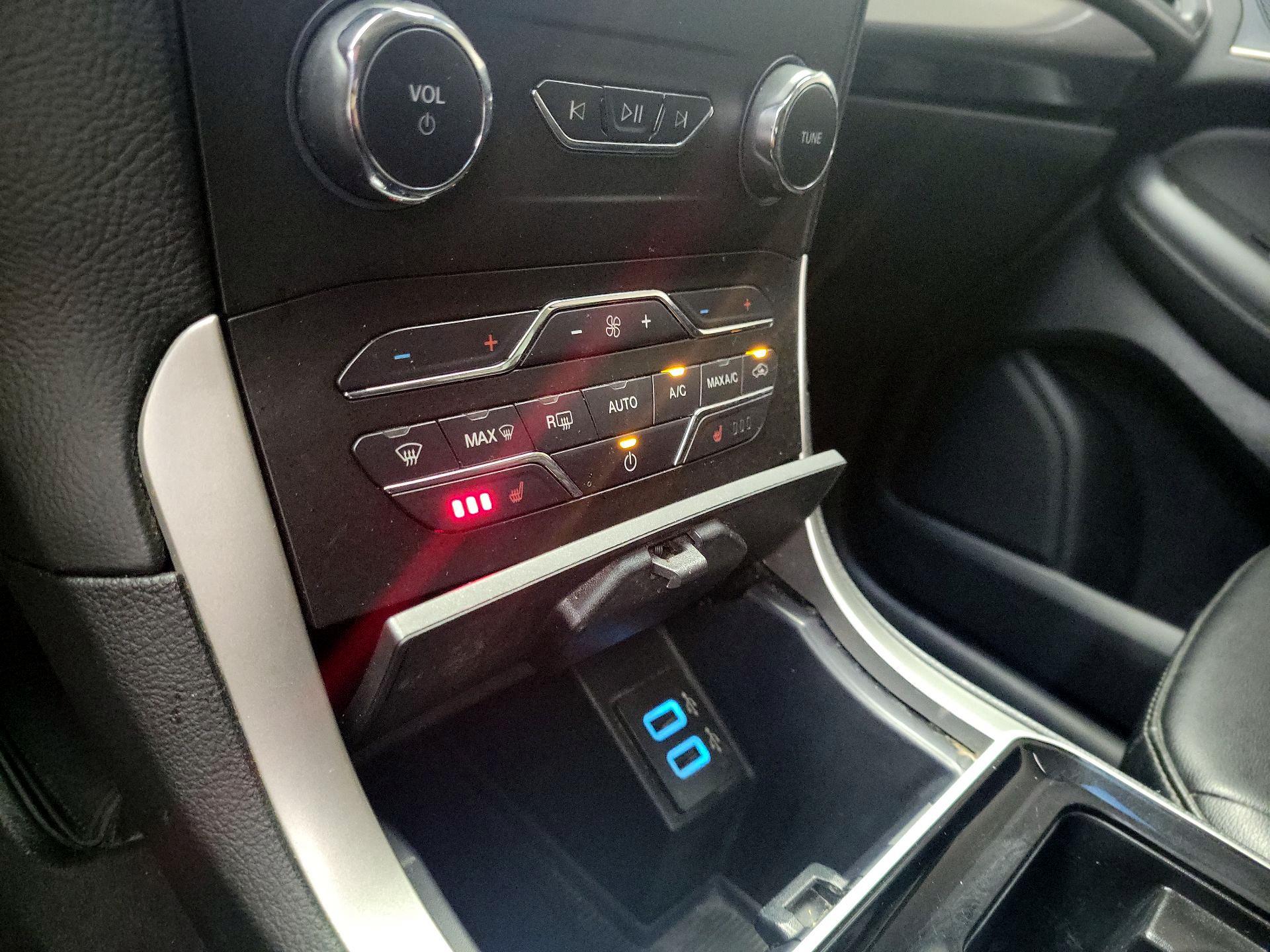 Thumbnail: 2020 Ford Edge - 16