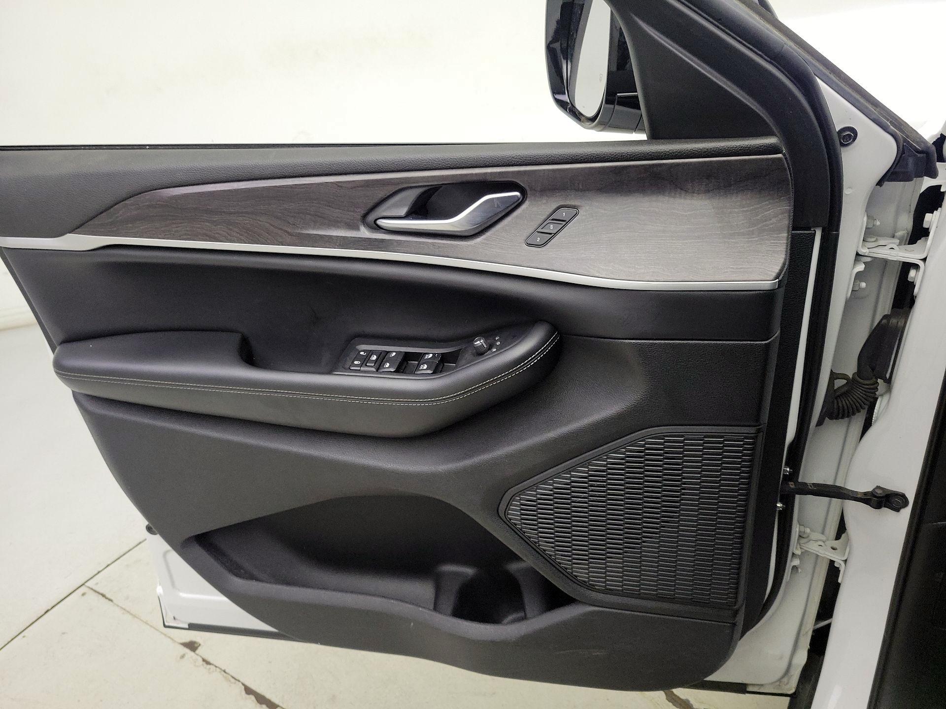 Thumbnail: 2023 Jeep Grand Cherokee - 12