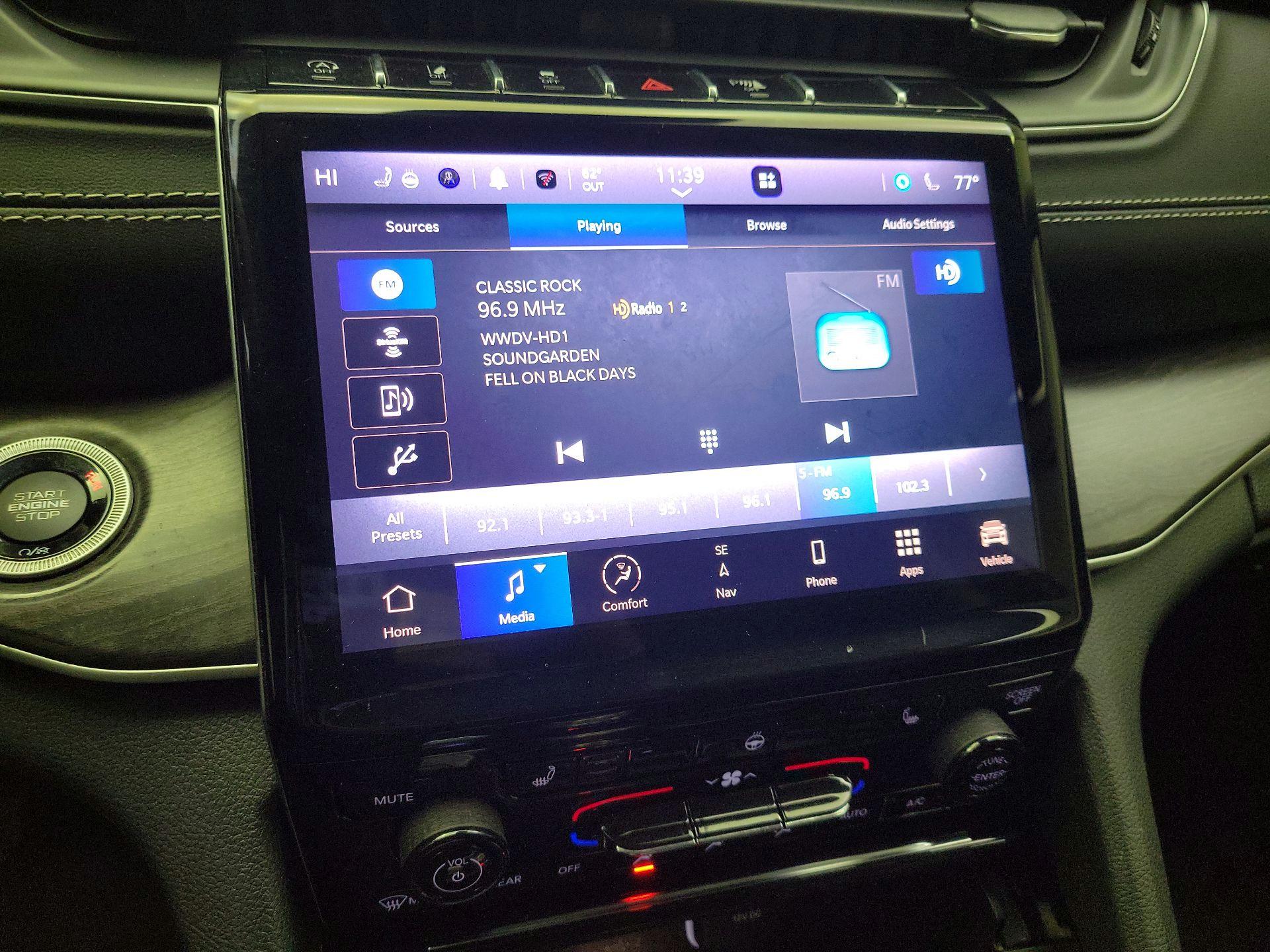 Thumbnail: 2023 Jeep Grand Cherokee - 16