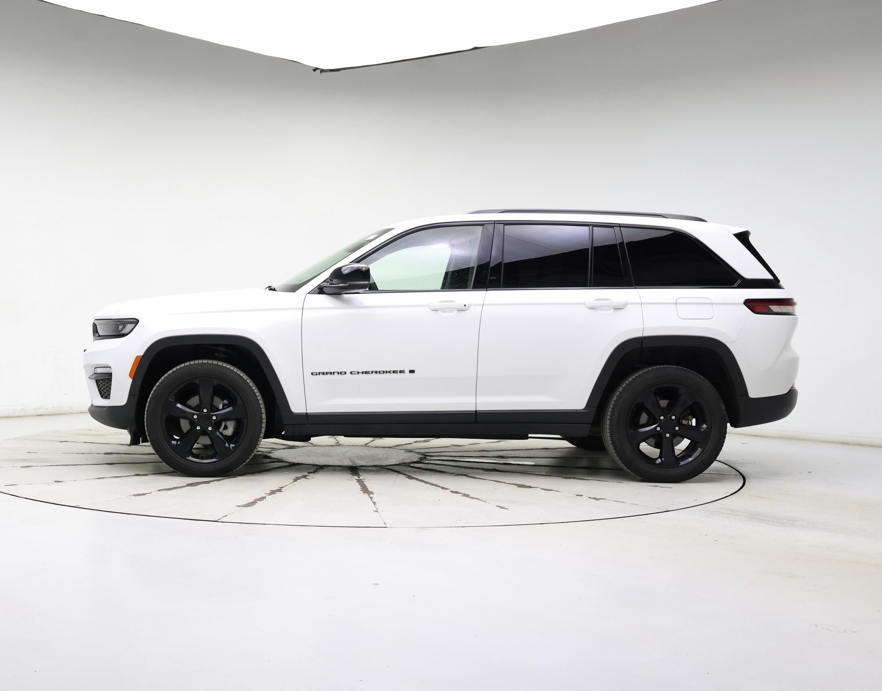 Thumbnail: 2023 Jeep Grand Cherokee - 3