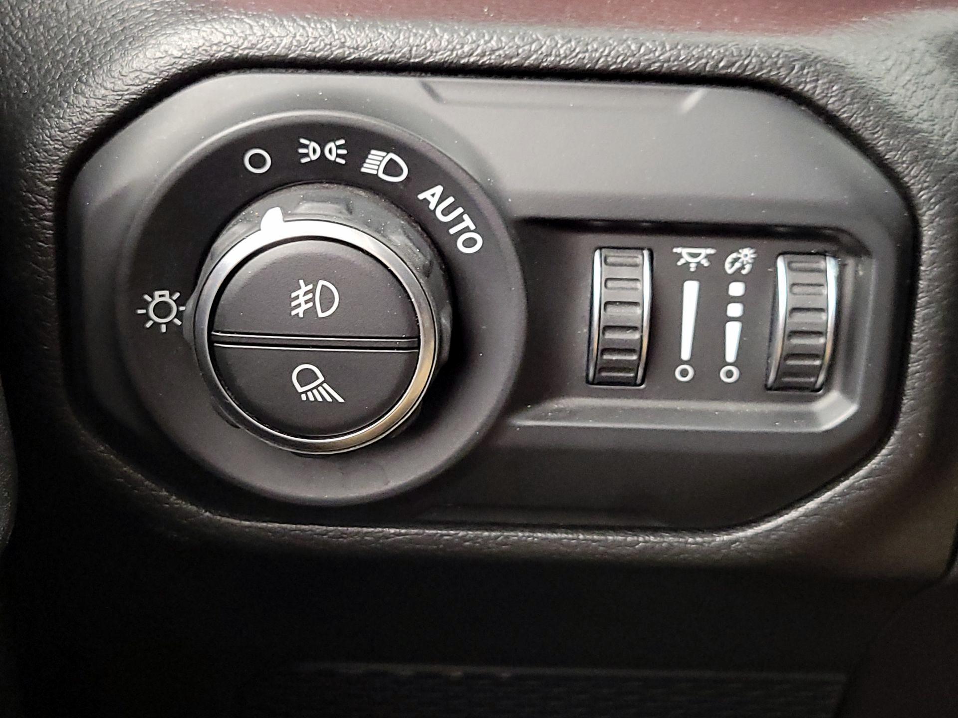 Thumbnail: 2021 Jeep Gladiator - 13