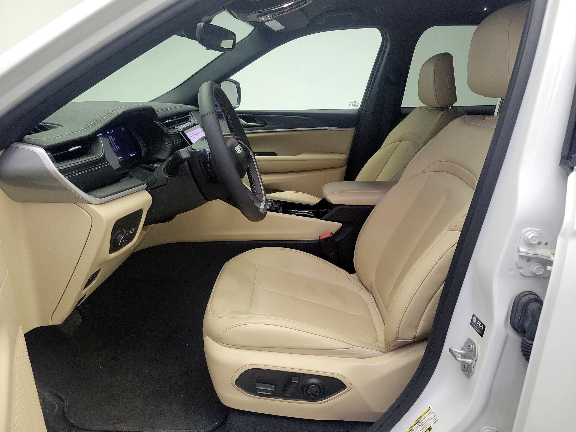 Thumbnail: 2023 Jeep Grand Cherokee - 11