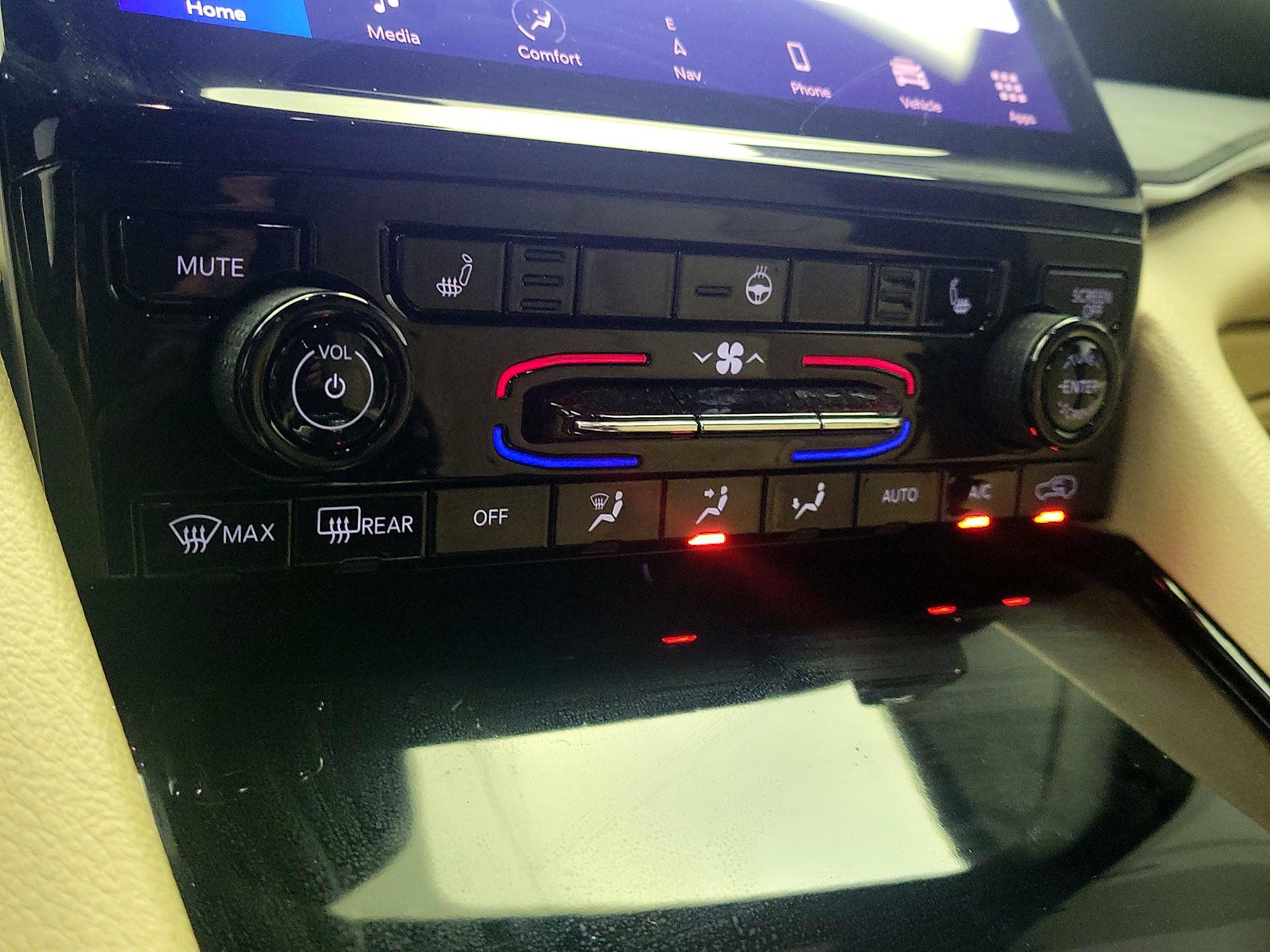 Thumbnail: 2023 Jeep Grand Cherokee - 17