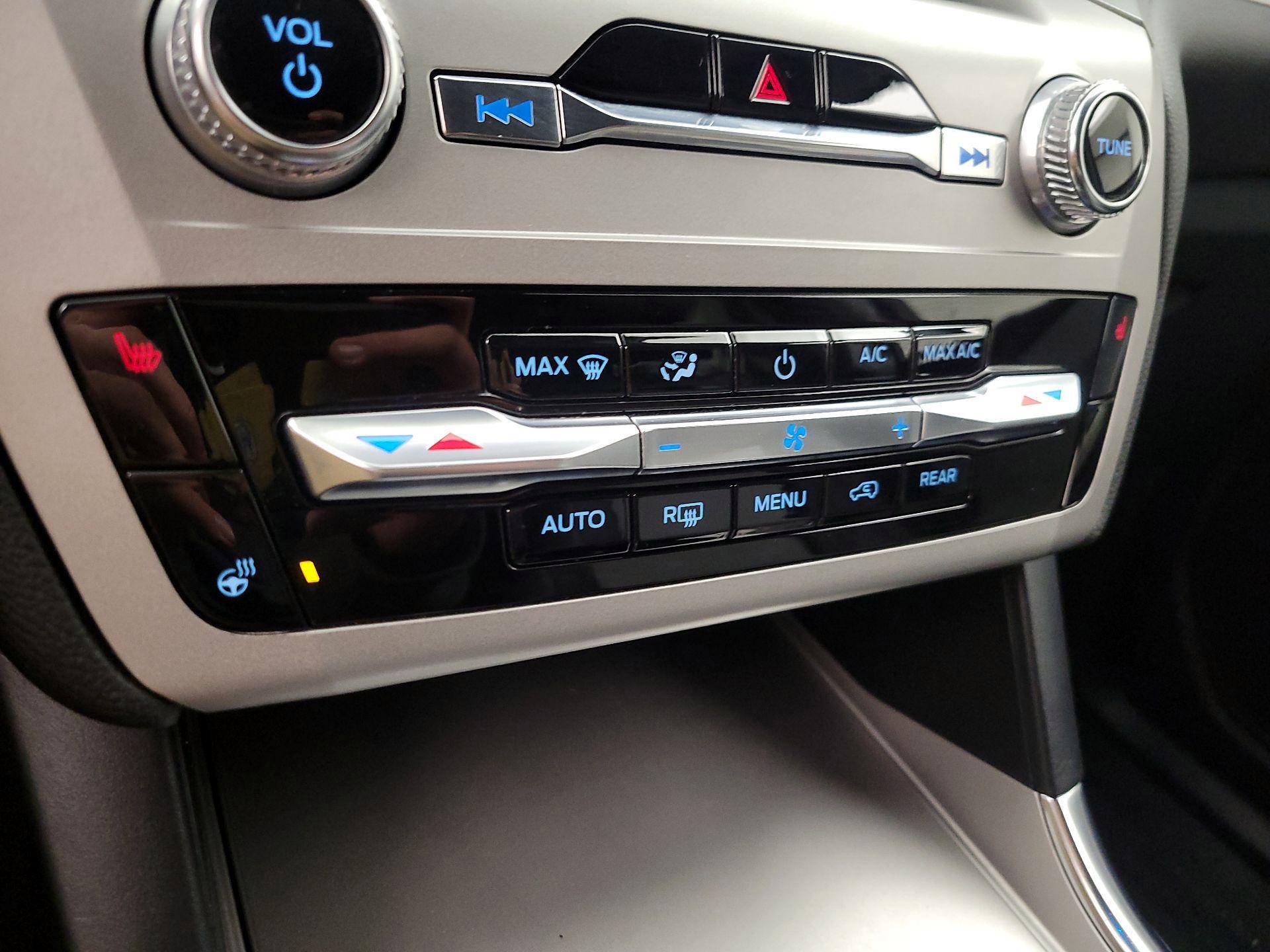 Thumbnail: 2022 Ford Explorer - 17