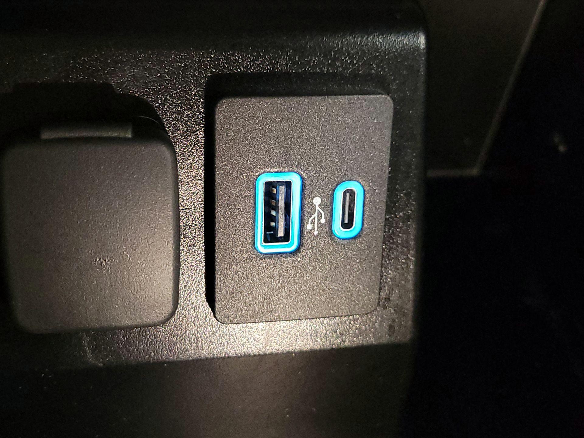 Thumbnail: 2022 Ford Explorer - 19