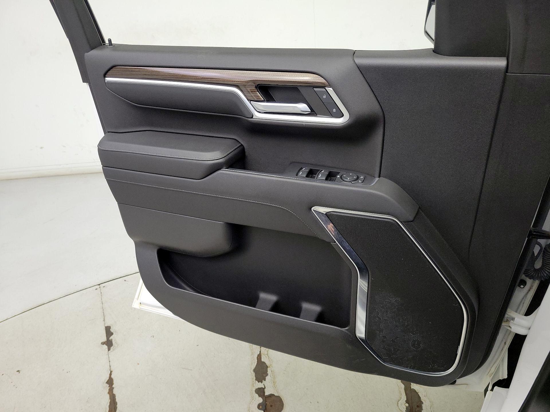 Thumbnail: 2022 Chevrolet Silverado 1500 - 12