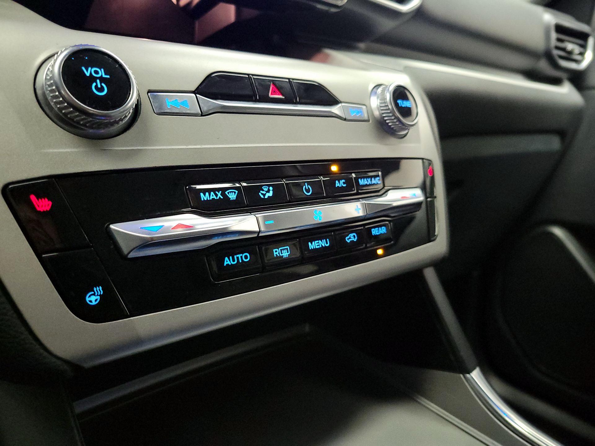 Thumbnail: 2023 Ford Explorer - 16