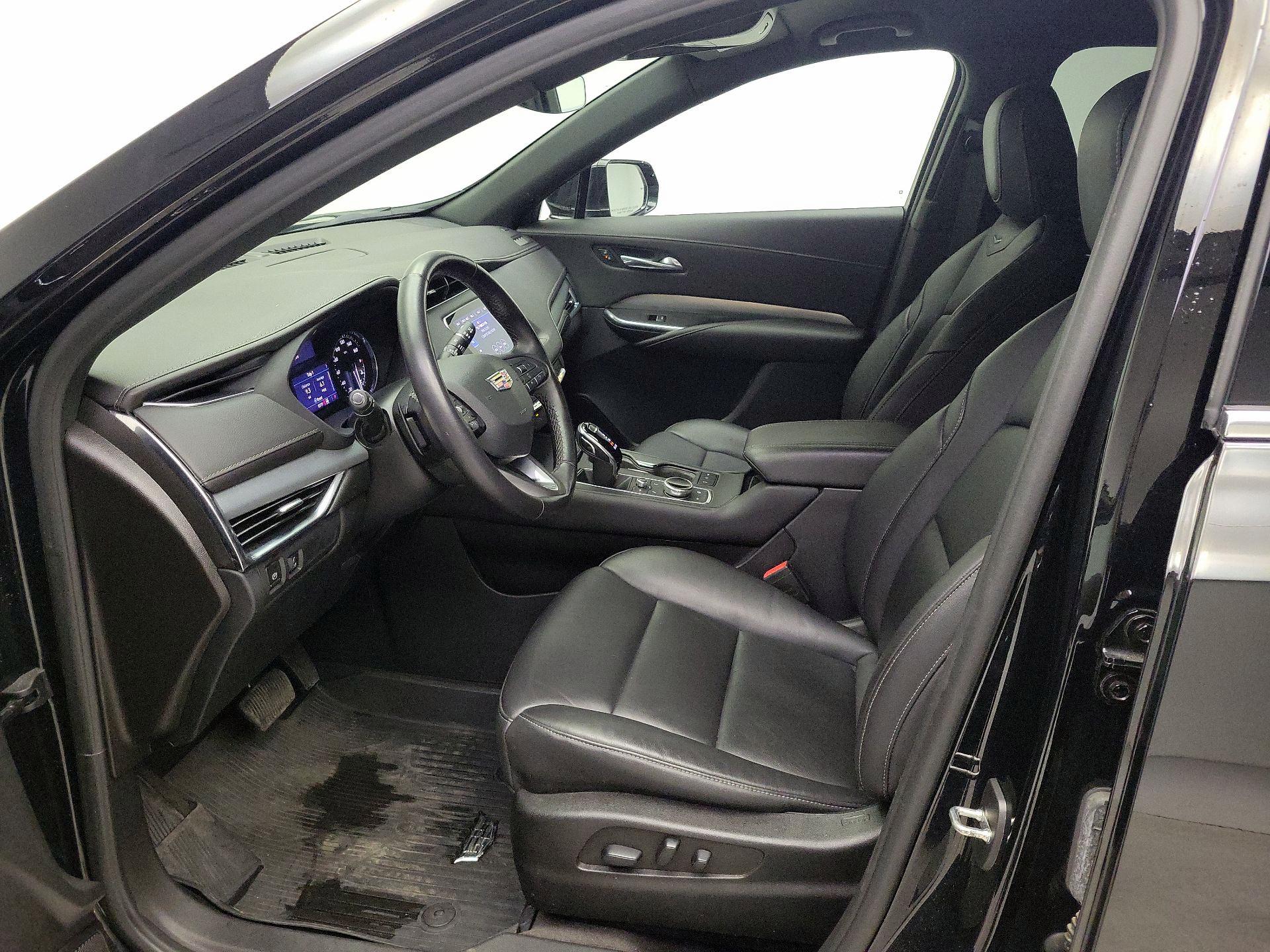 Thumbnail: 2022 Cadillac XT4 - 11