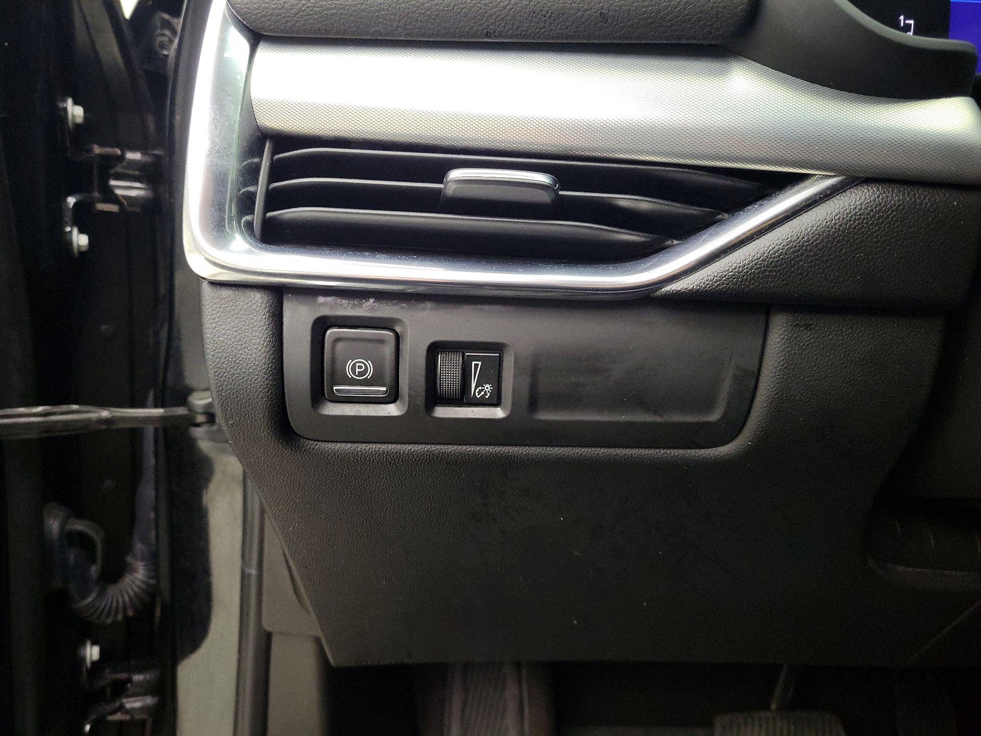 Thumbnail: 2022 Cadillac XT4 - 13