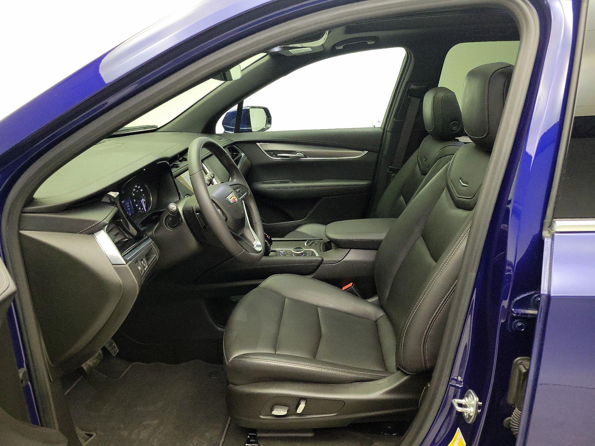 Thumbnail: 2024 Cadillac XT6 - 11