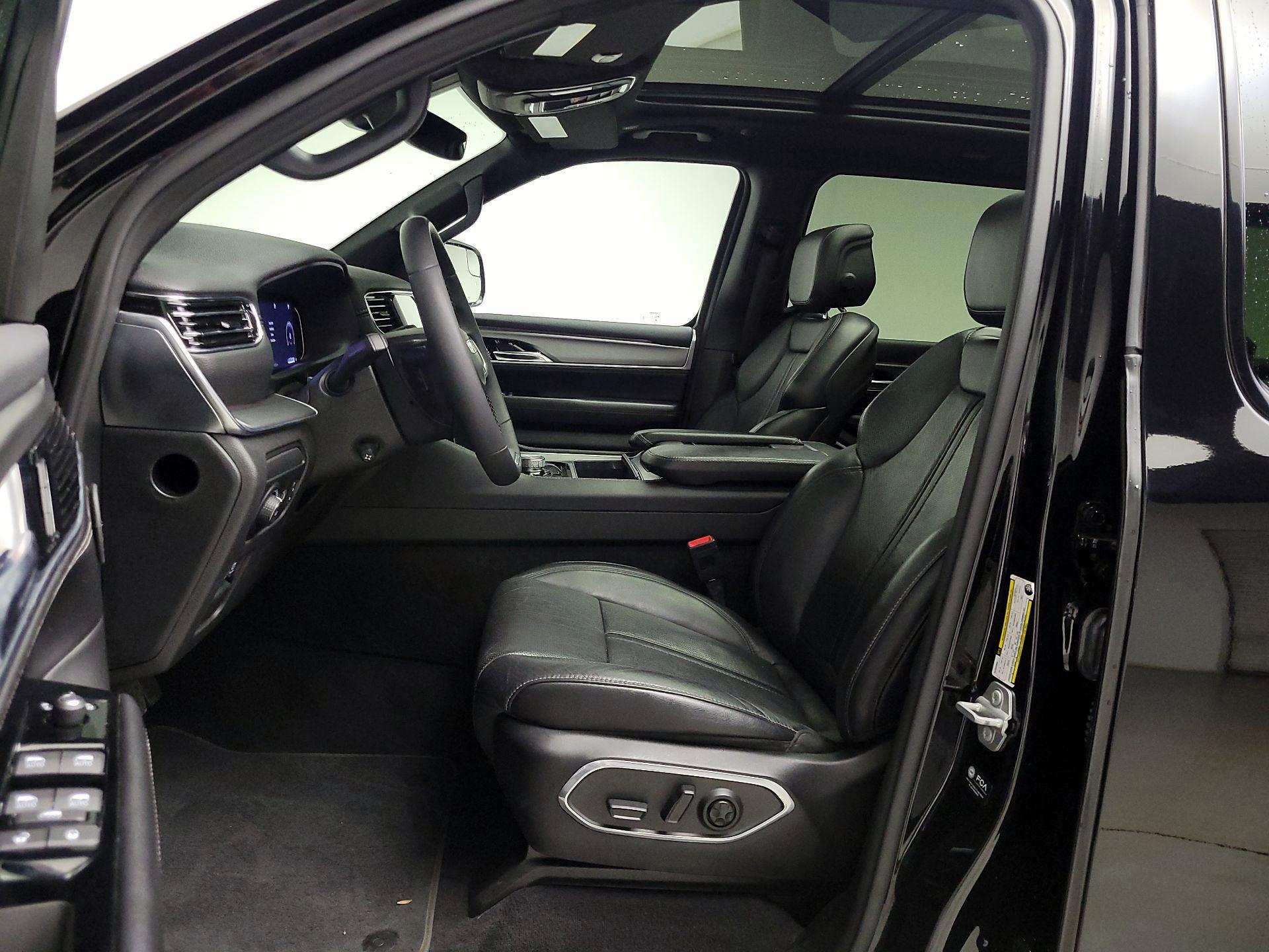 Thumbnail: 2023 Jeep Wagoneer - 11