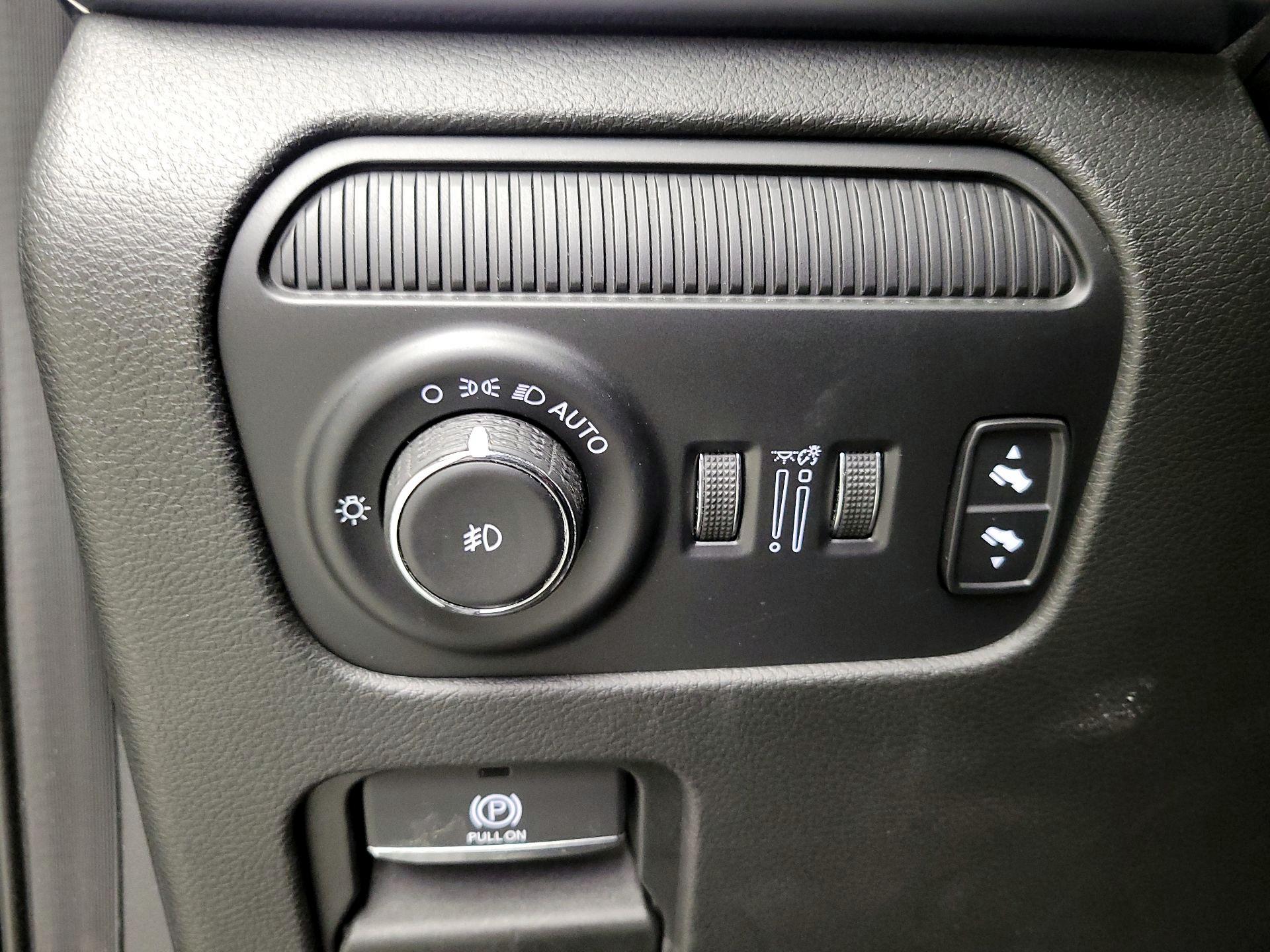 Thumbnail: 2023 Jeep Wagoneer - 13