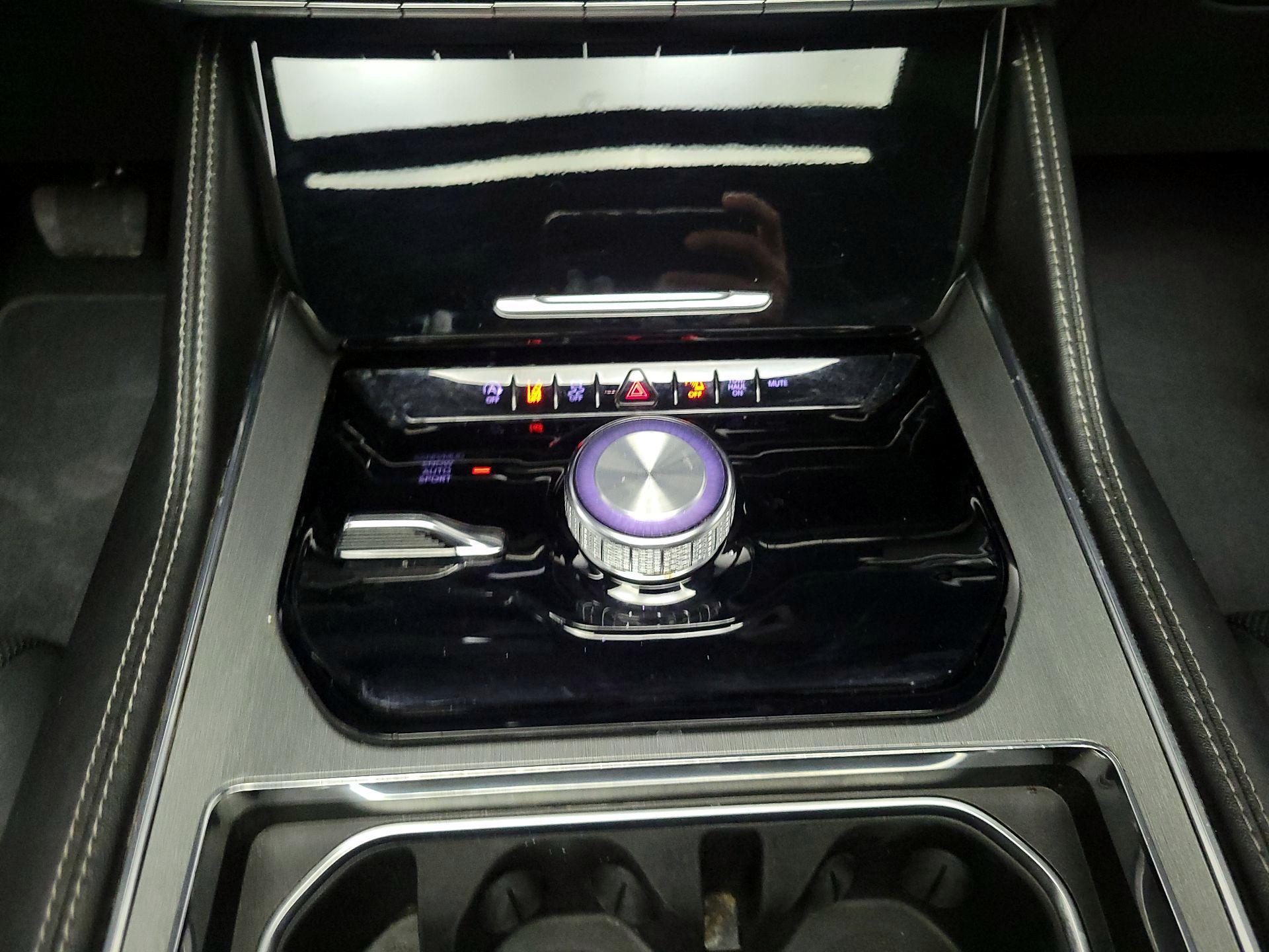 Thumbnail: 2023 Jeep Wagoneer - 18