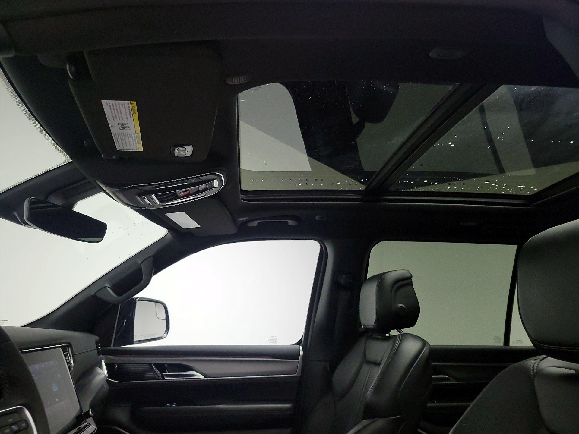 Thumbnail: 2023 Jeep Wagoneer - 20