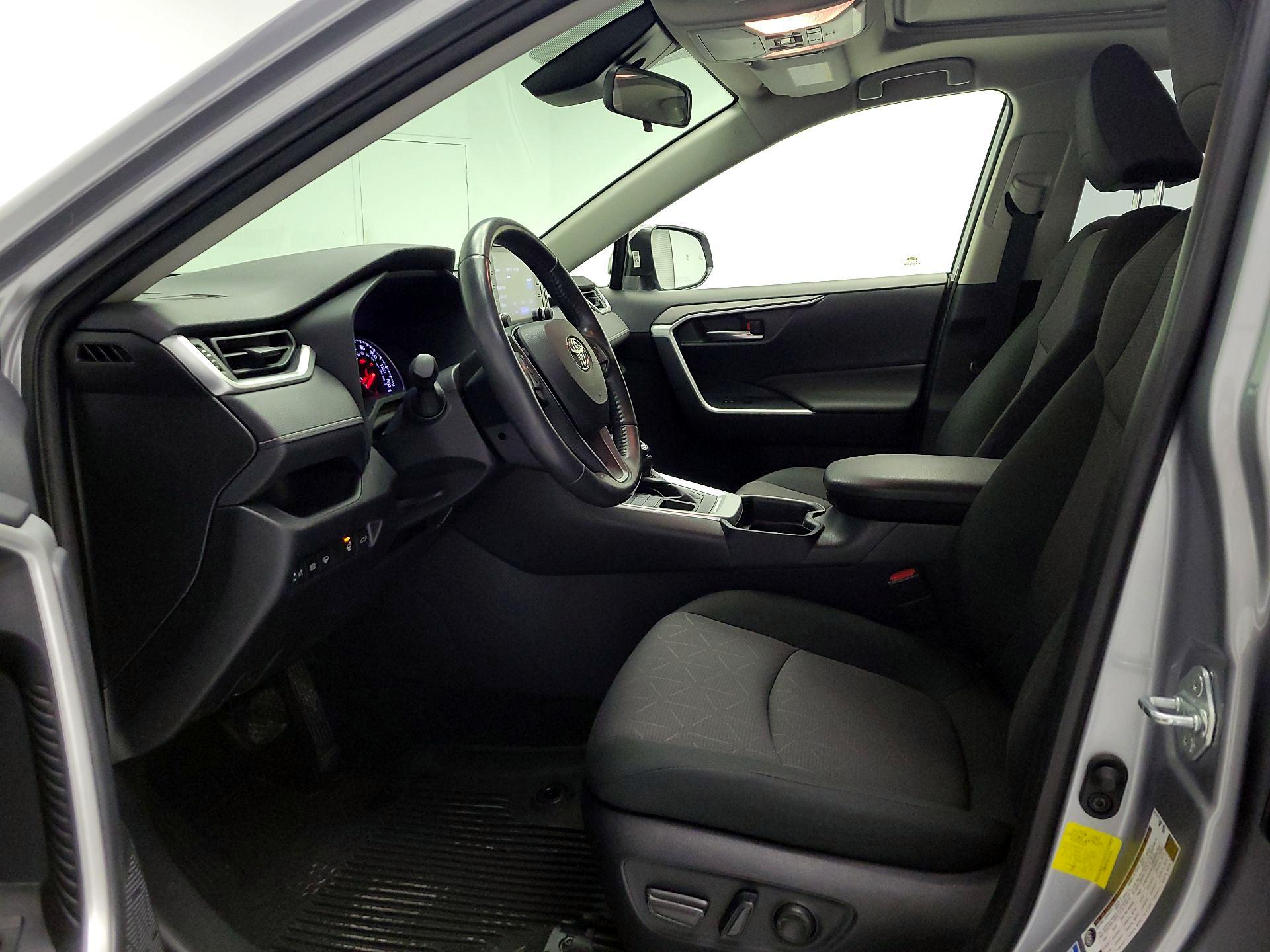 Thumbnail: 2019 Toyota RAV4 - 11