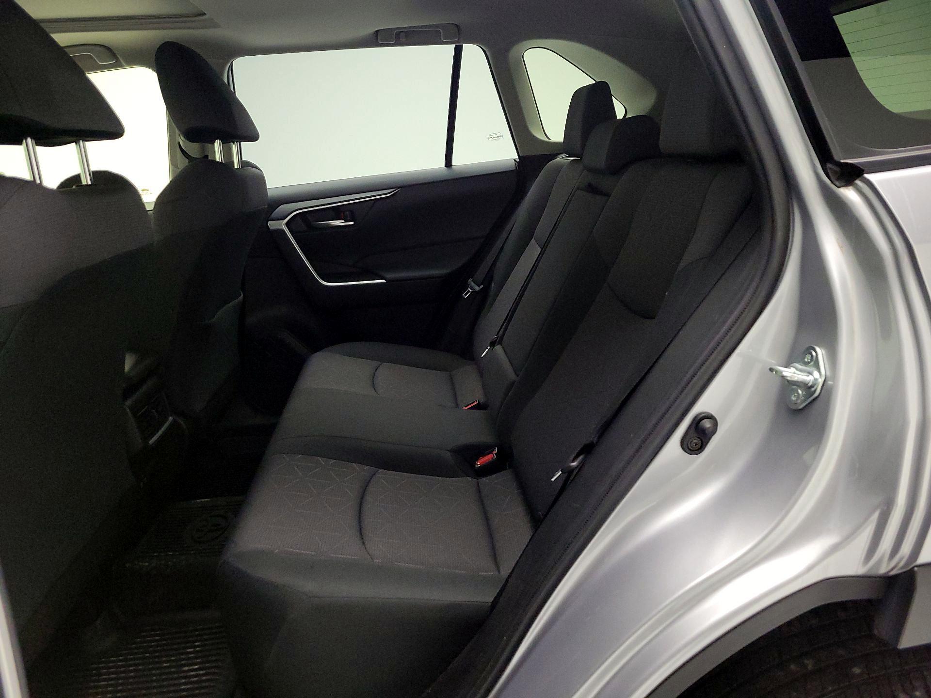 Thumbnail: 2019 Toyota RAV4 - 17