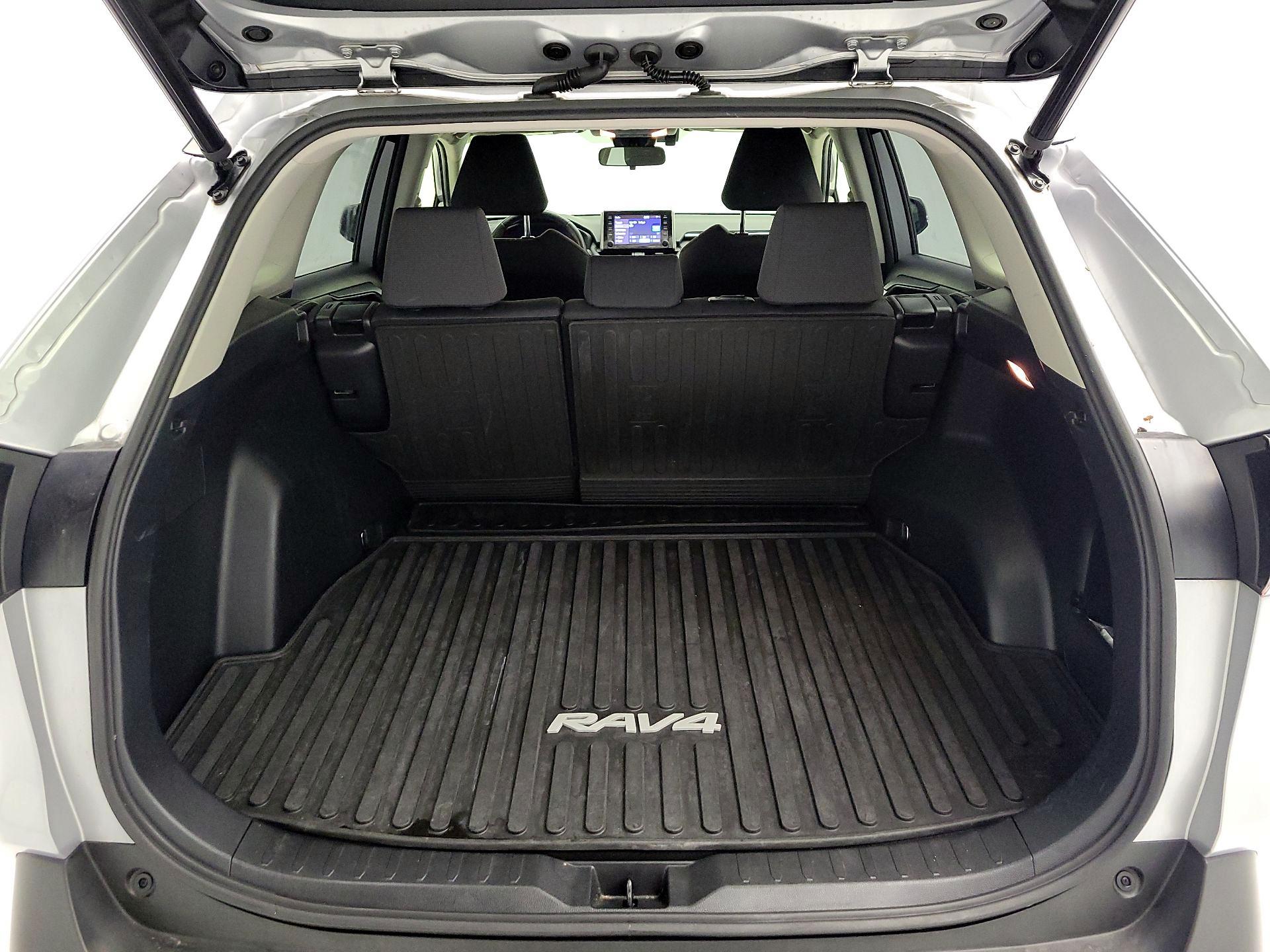 Thumbnail: 2019 Toyota RAV4 - 18