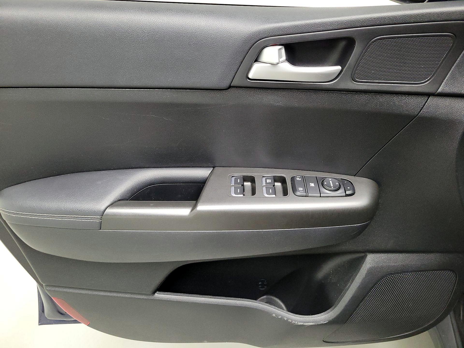 Thumbnail: 2017 Kia Sportage - 12