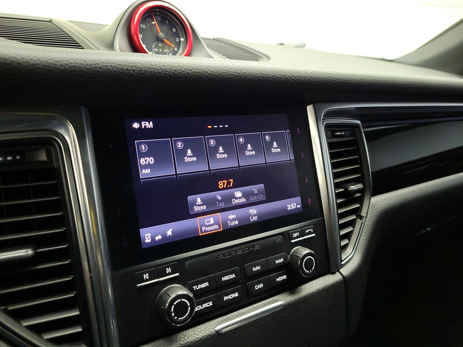 Thumbnail: 2018 Porsche Macan - 14