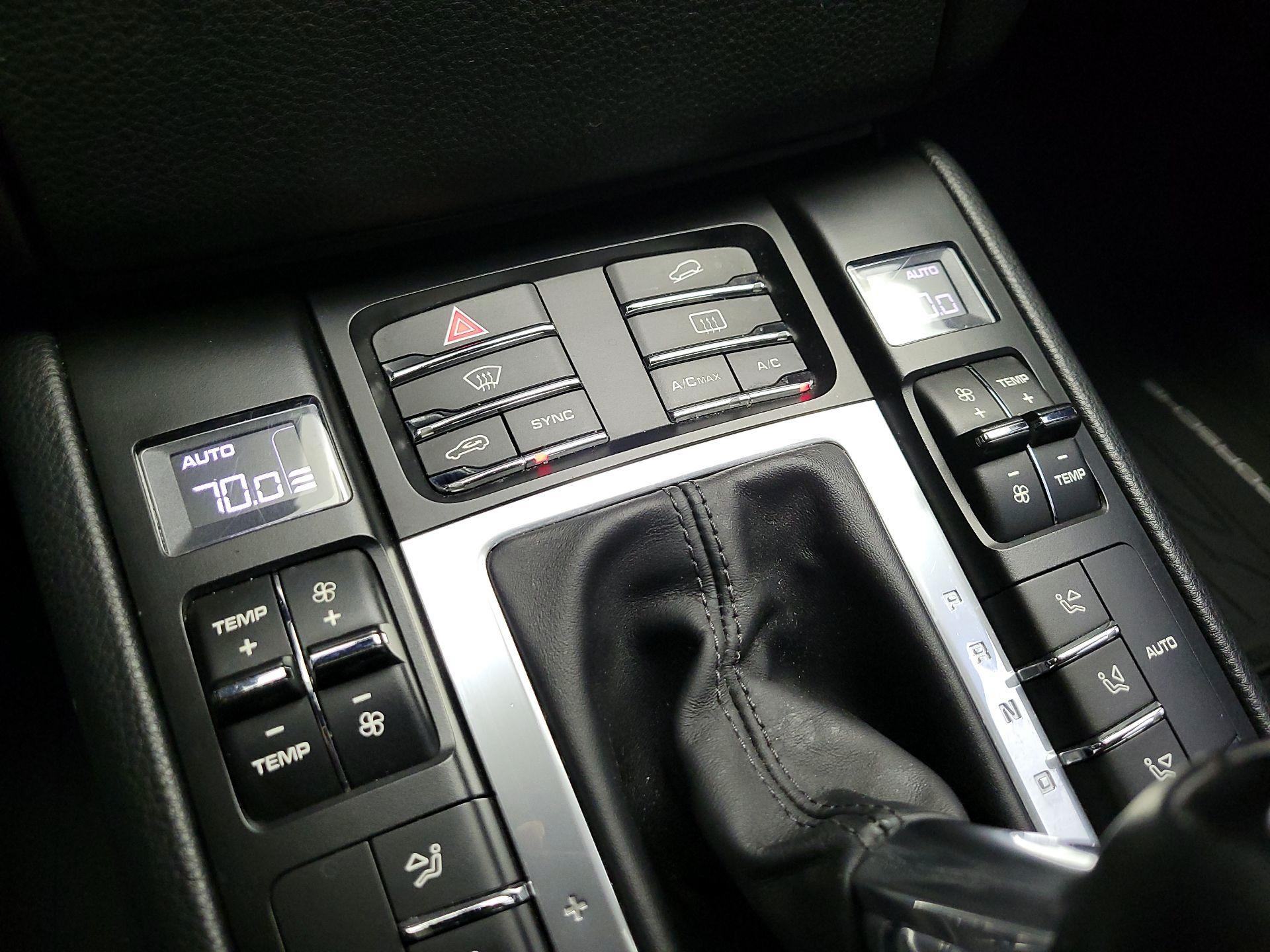 Thumbnail: 2018 Porsche Macan - 15