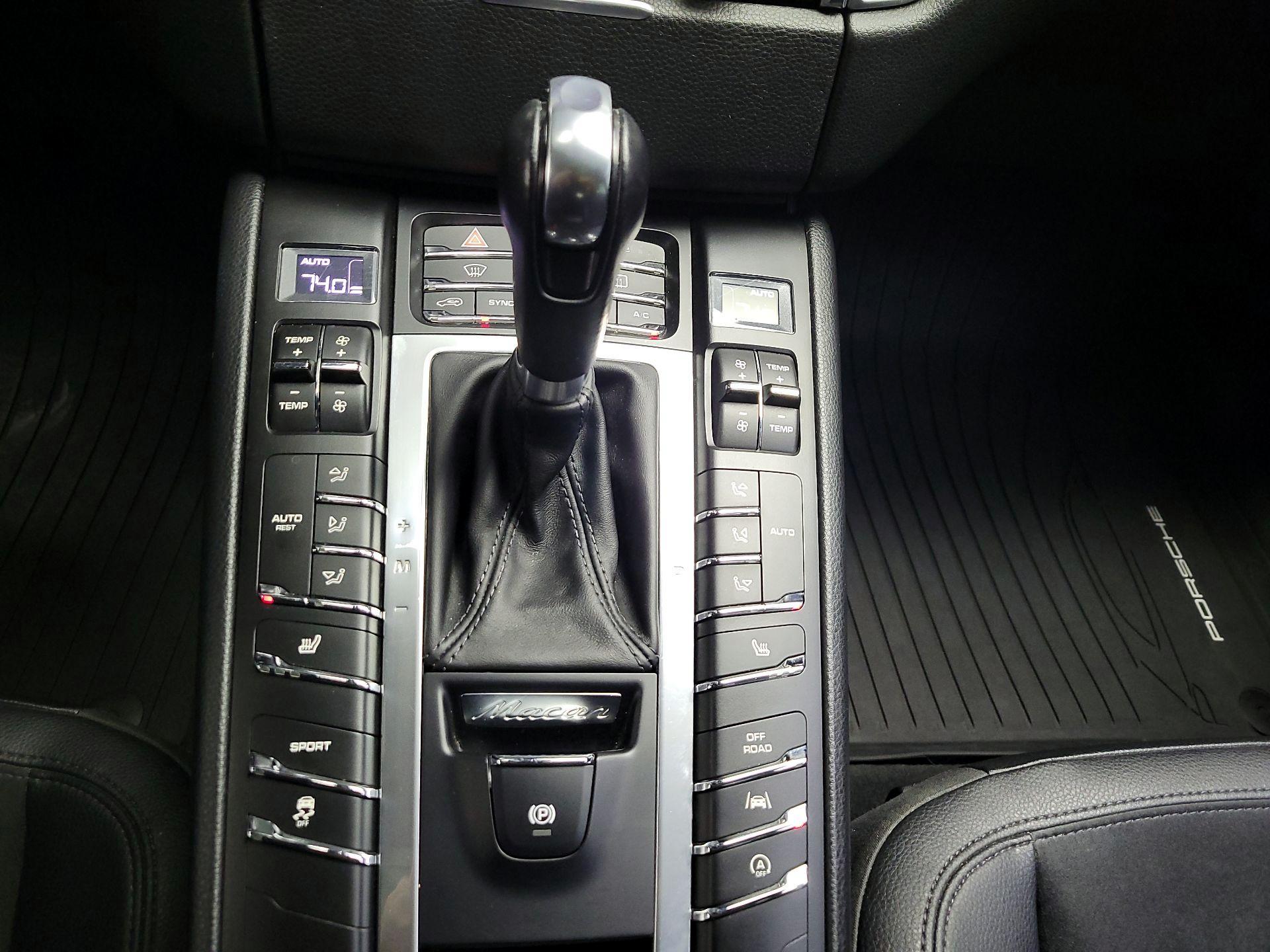 Thumbnail: 2018 Porsche Macan - 16