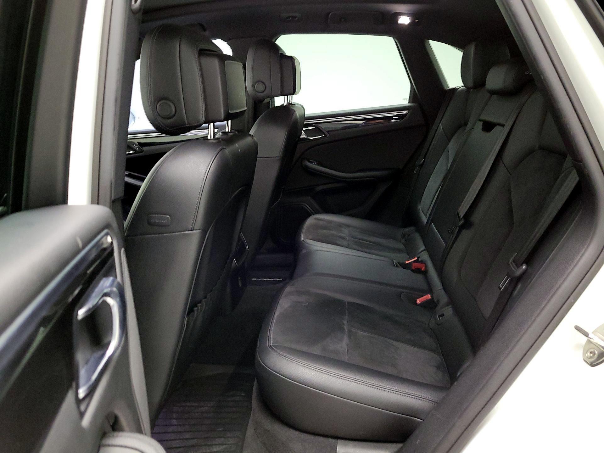 Thumbnail: 2018 Porsche Macan - 18