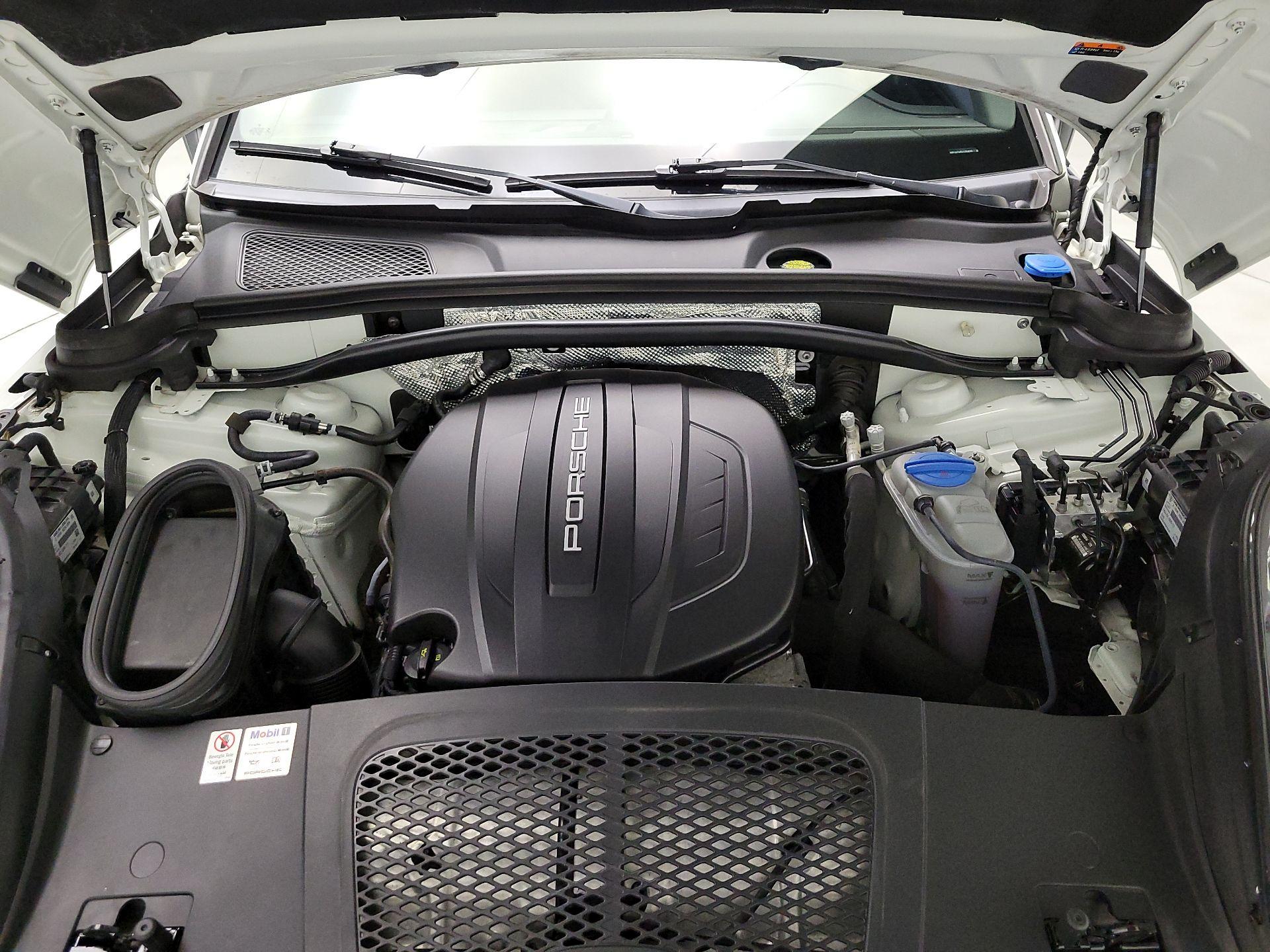 Thumbnail: 2018 Porsche Macan - 20