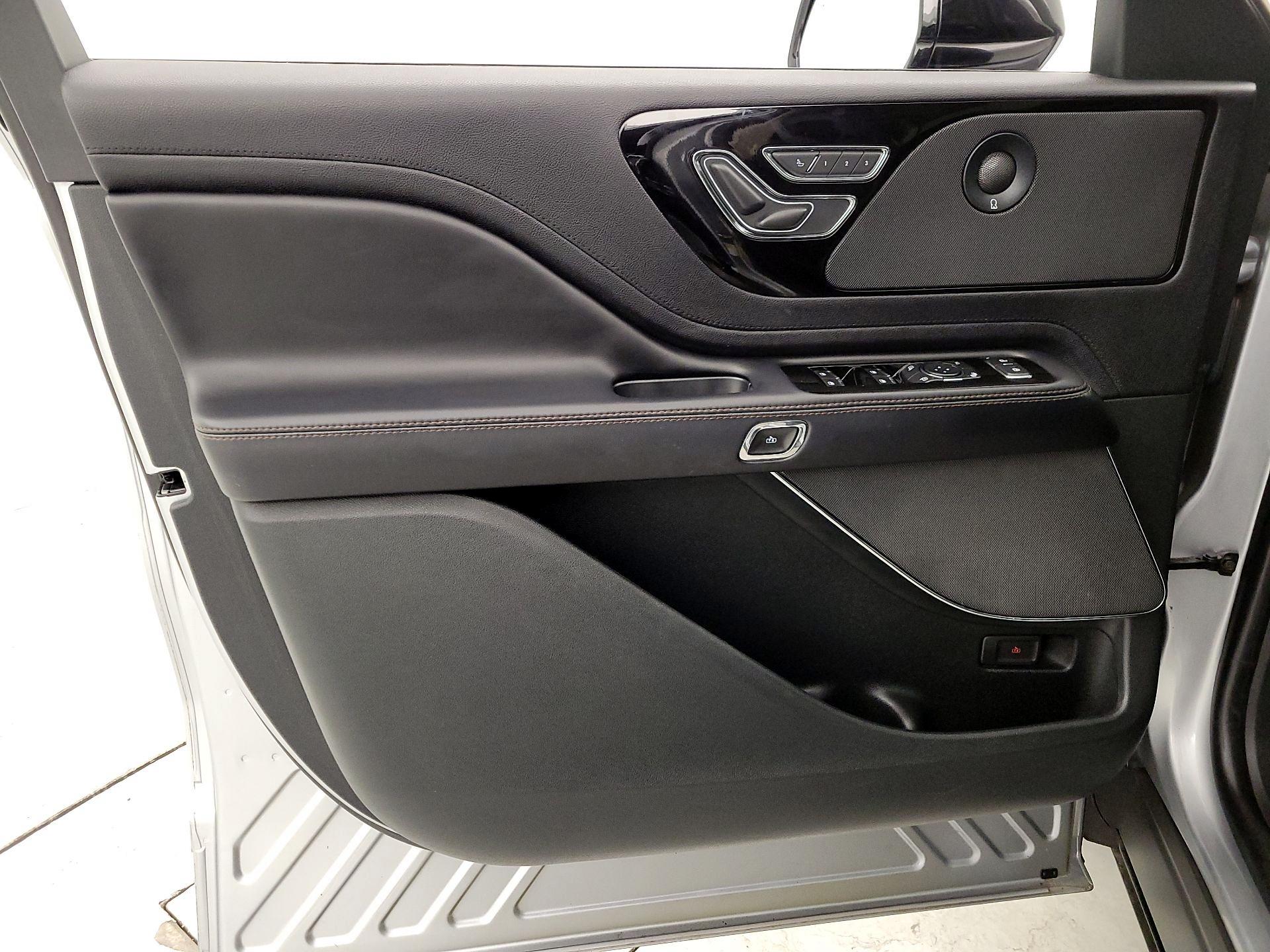 Thumbnail: 2022 Lincoln Aviator - 12