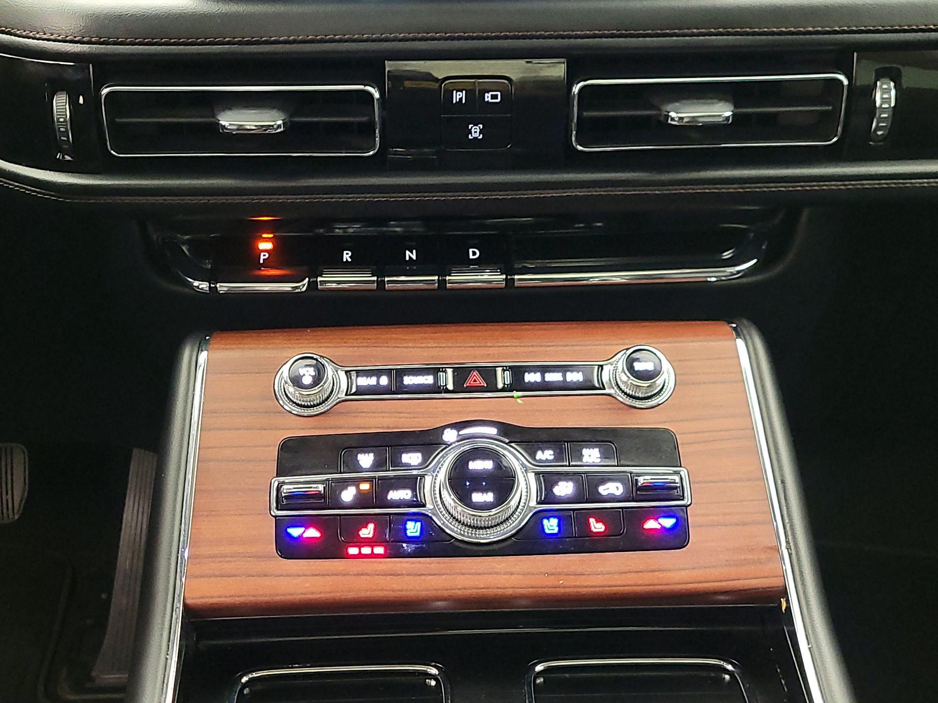 Thumbnail: 2022 Lincoln Aviator - 18