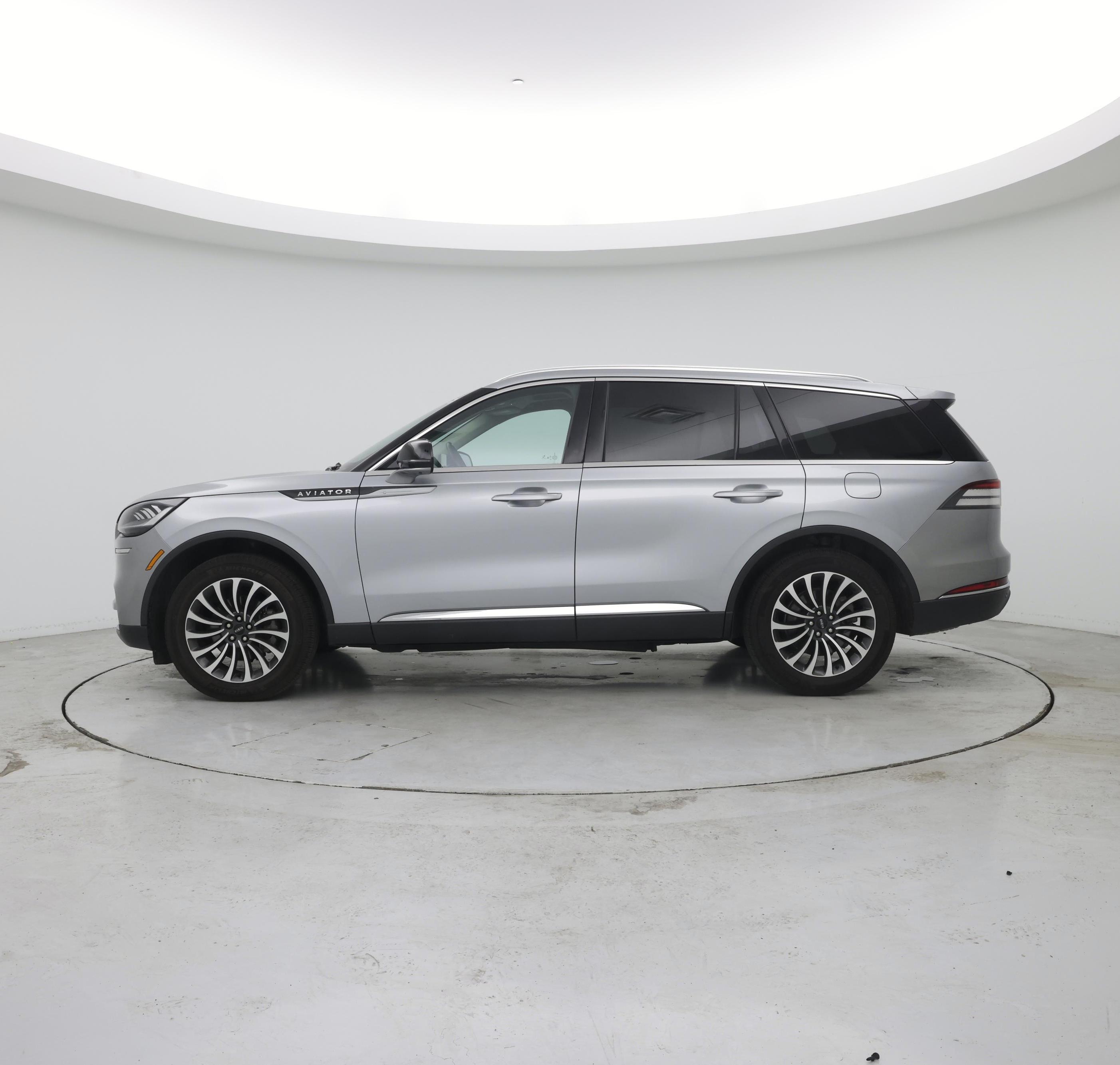Thumbnail: 2022 Lincoln Aviator - 3