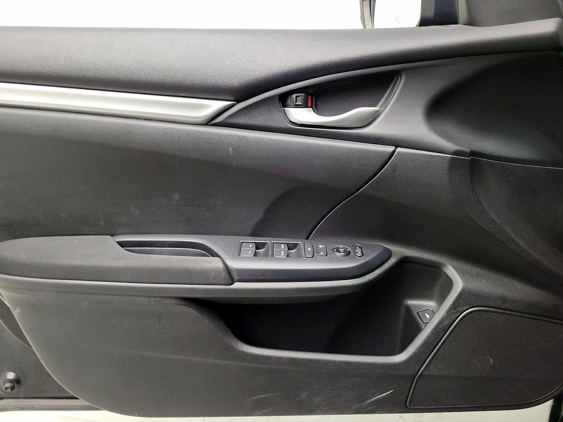 Thumbnail: 2016 Honda Civic - 12